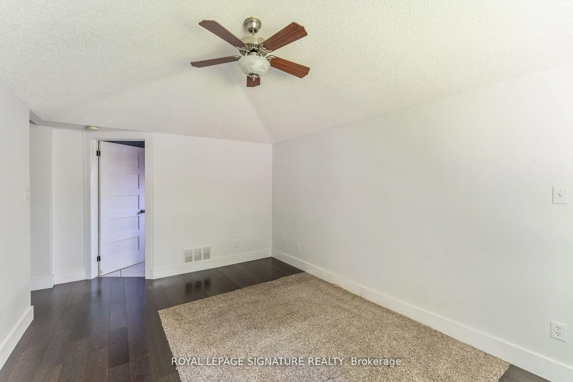 Photo 26 of Unit Upper, 4 Patricia Avenue, Barrie, Cundles East — HOMEH