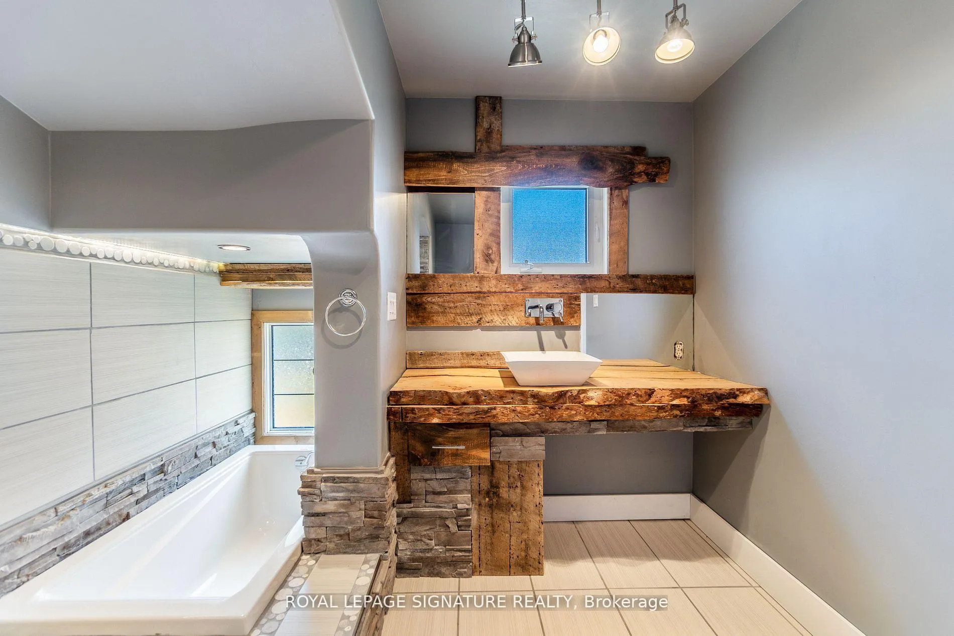 Photo 27 of Unit Upper, 4 Patricia Avenue, Barrie, Cundles East — HOMEH