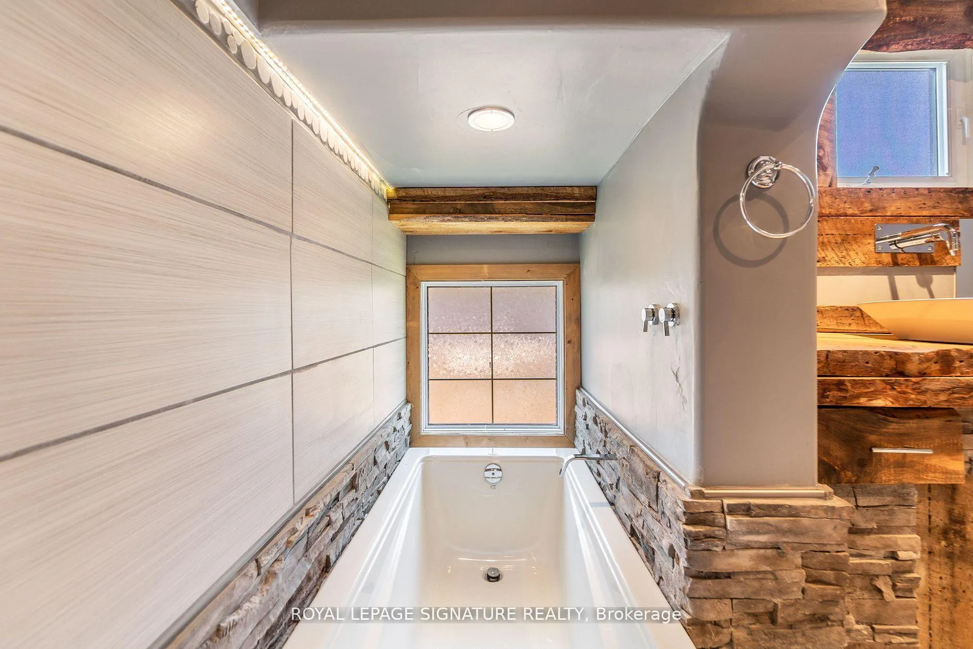 Photo 29 of Unit Upper, 4 Patricia Avenue, Barrie, Cundles East — HOMEH