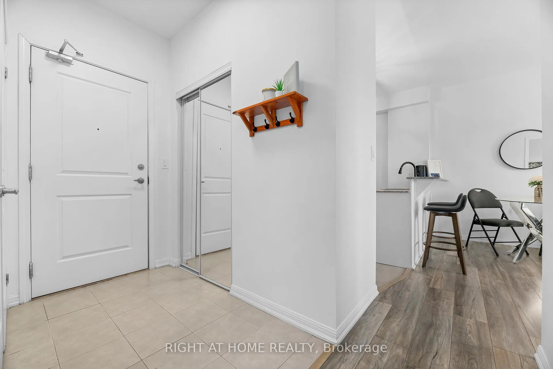 Photo 4 of Unit 303, 1 Sidney Lane, Clarington, Bowmanville — HOMEH