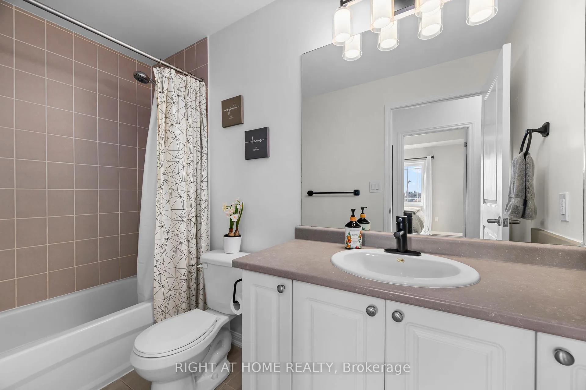 Photo 17 of Unit 303, 1 Sidney Lane, Clarington, Bowmanville — HOMEH