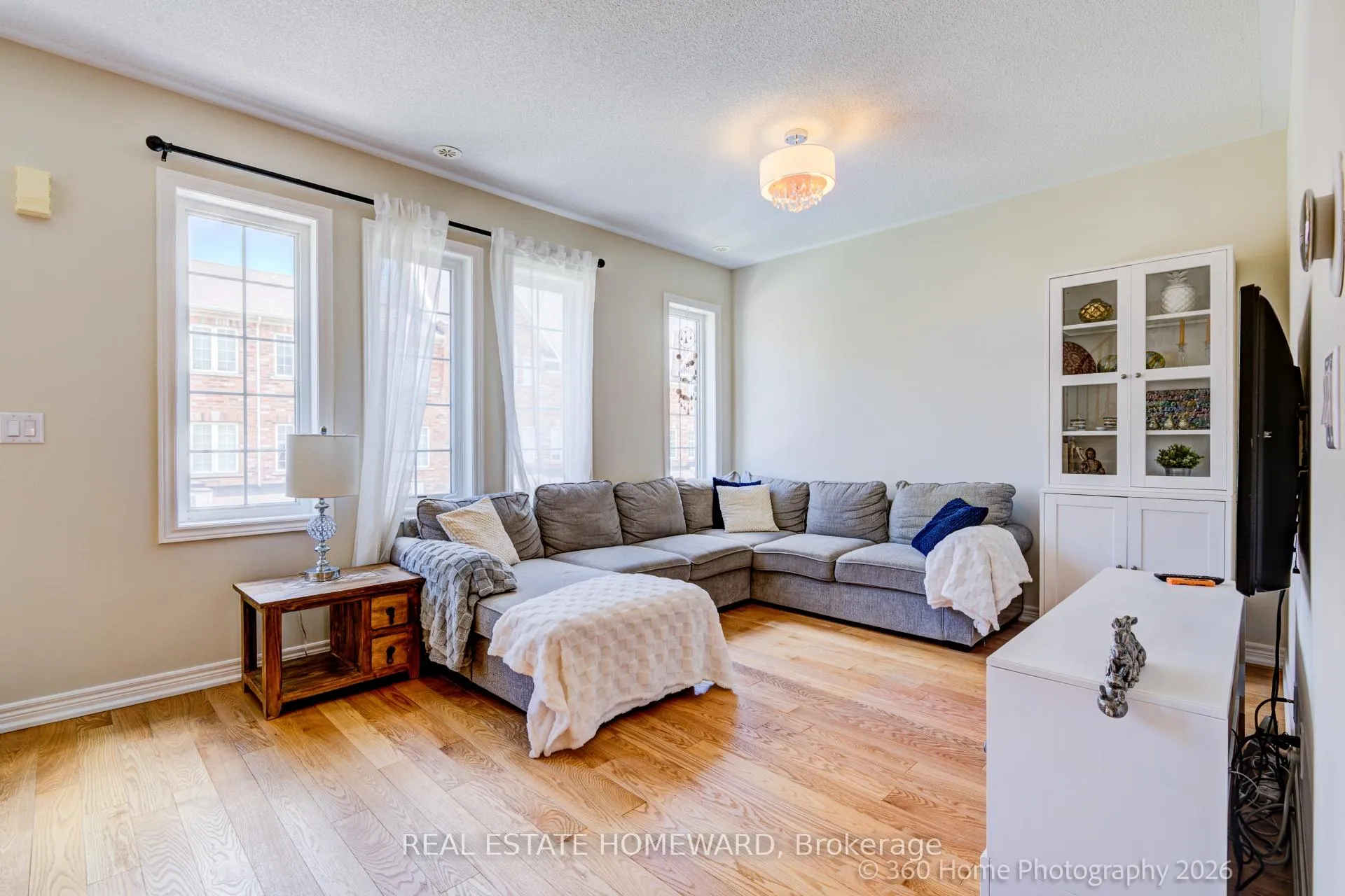 Photo 3 of 28 Carnahan Terrace, Toronto, East End-Danforth — HOMEH