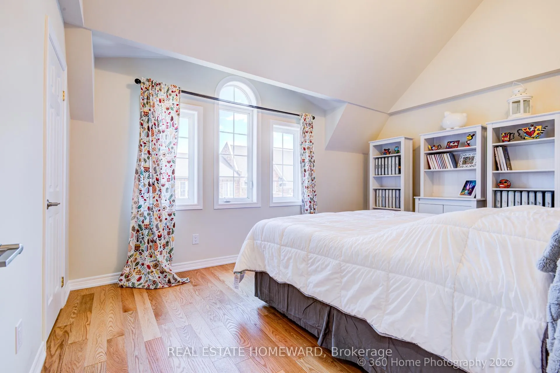 Photo 15 of 28 Carnahan Terrace, Toronto, East End-Danforth — HOMEH