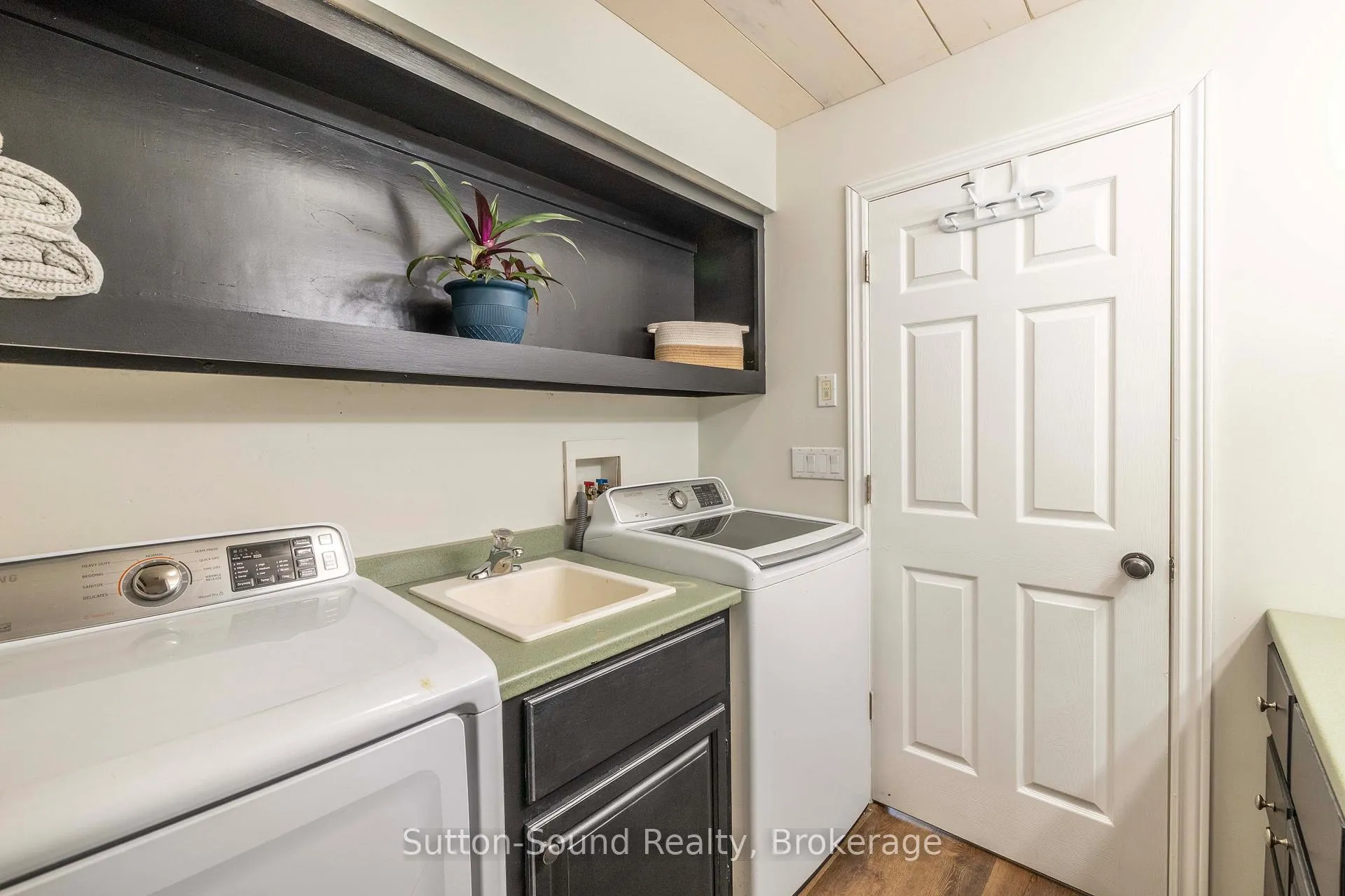 Photo 21 of 395685 Concession 2, Chatsworth — HOMEH