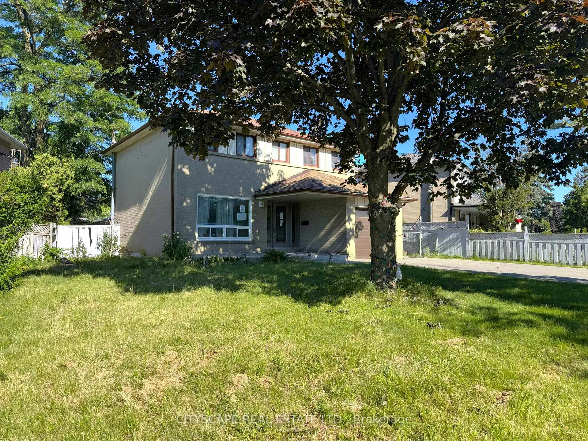 Photo 4 of 345 Silverstone Drive, Etobicoke, West Humber-Clairville — HOMEH