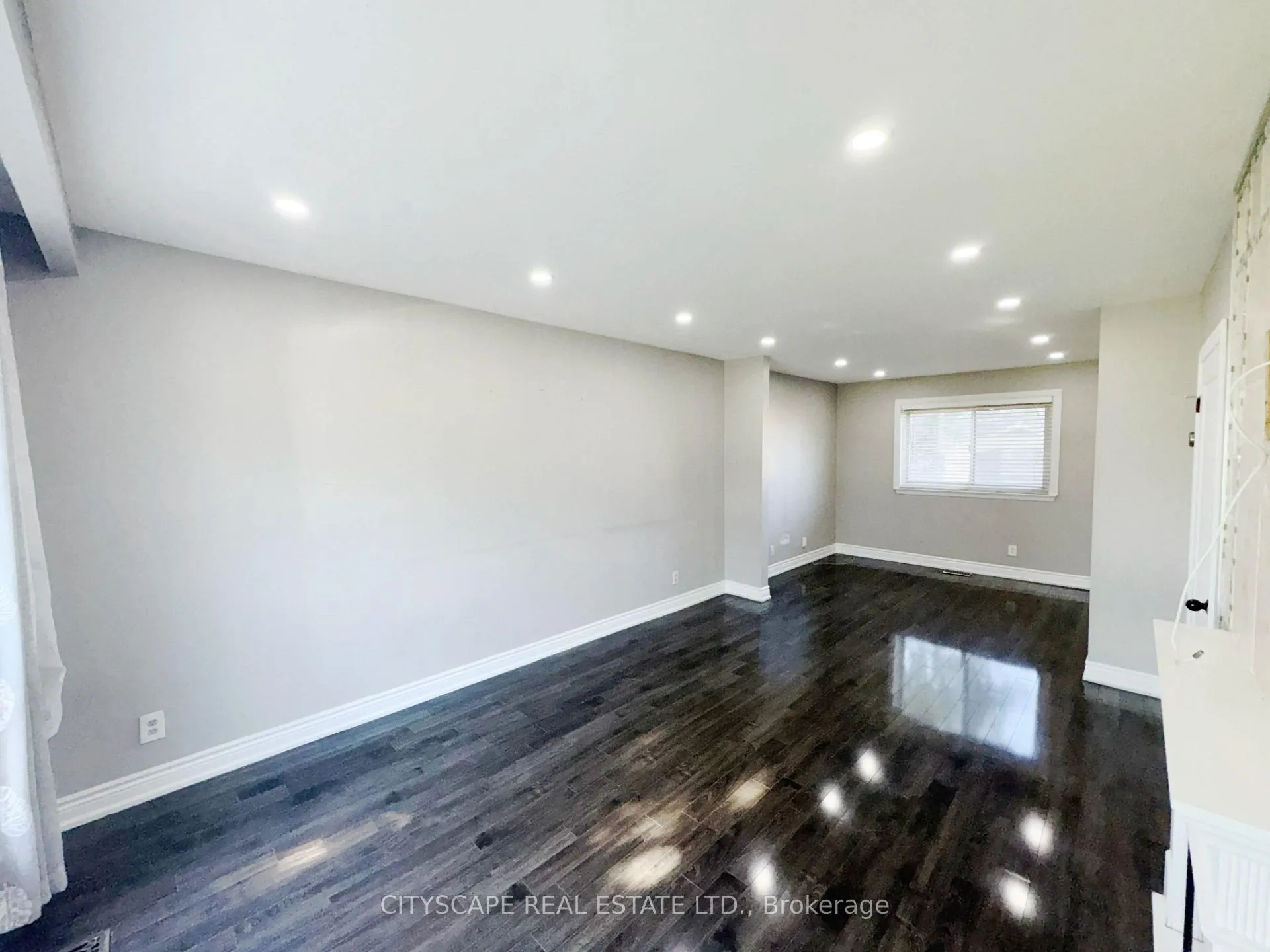 Photo 8 of 345 Silverstone Drive, Etobicoke, West Humber-Clairville — HOMEH
