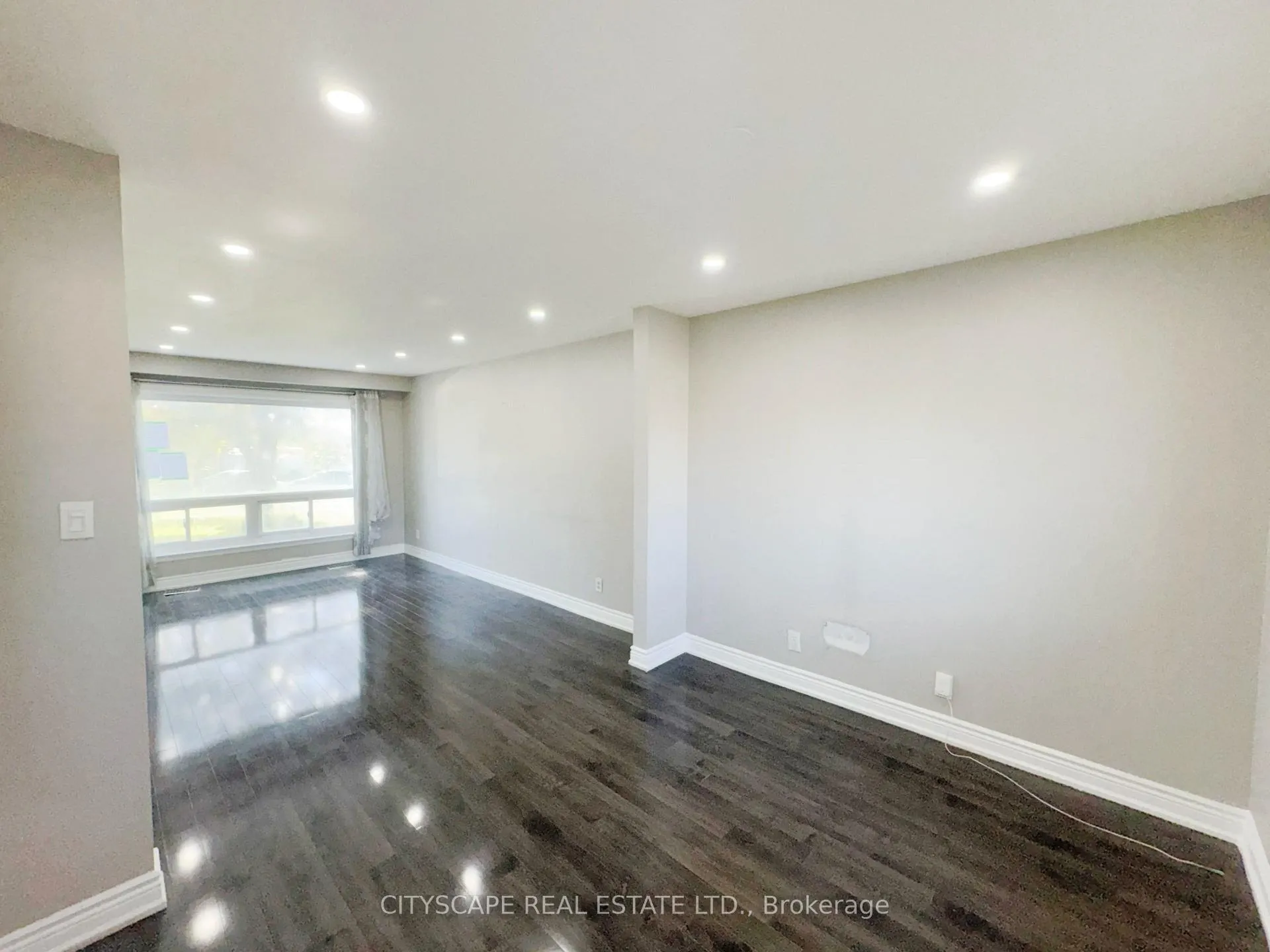 Photo 12 of 345 Silverstone Drive, Etobicoke, West Humber-Clairville — HOMEH