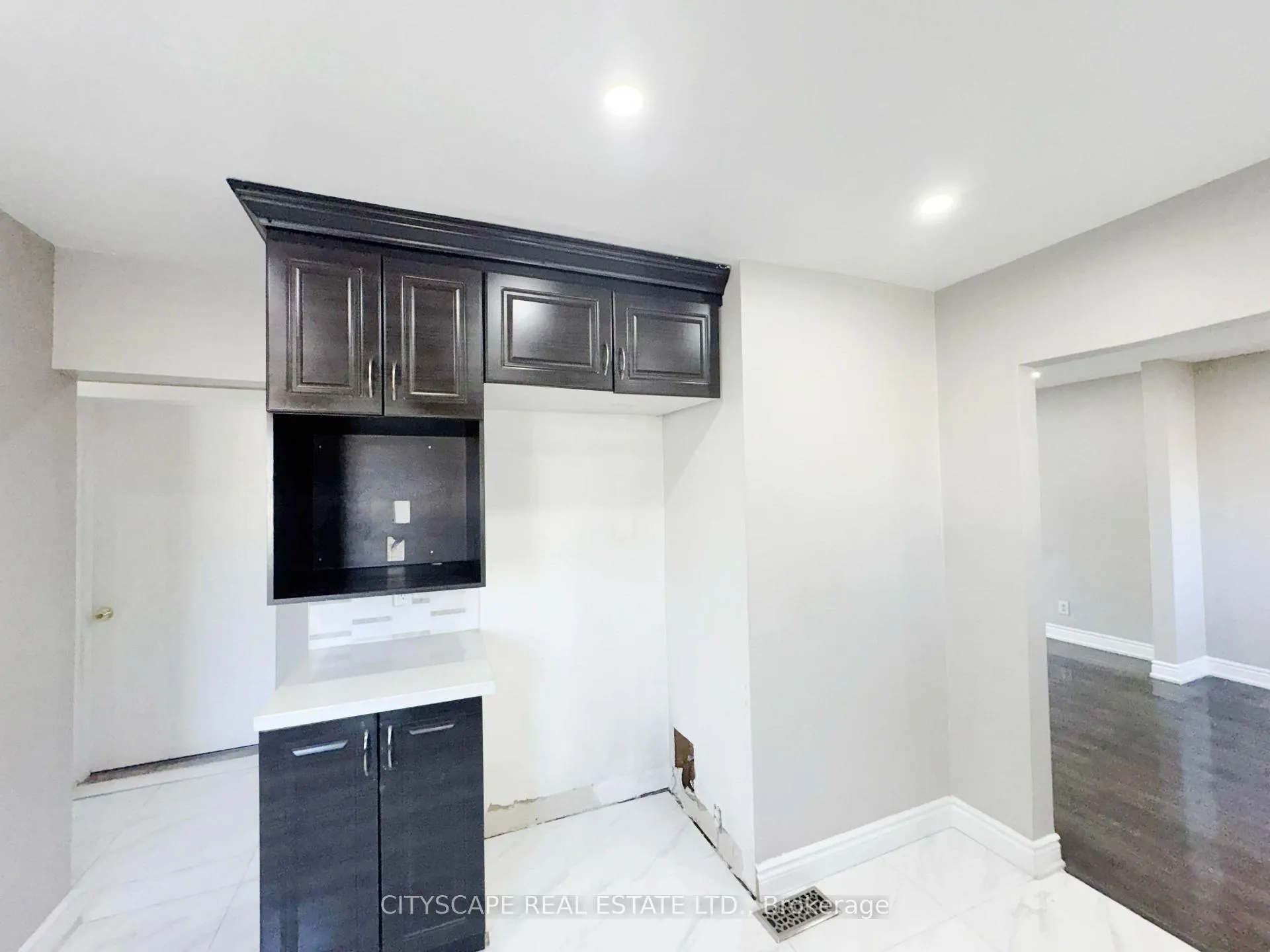 Photo 16 of 345 Silverstone Drive, Etobicoke, West Humber-Clairville — HOMEH
