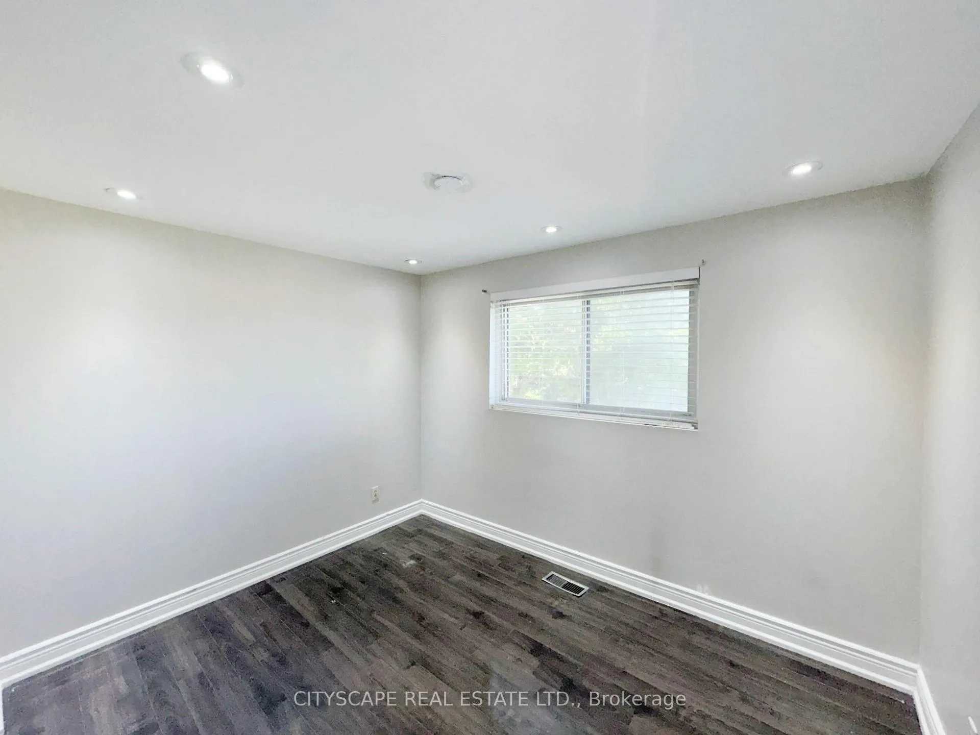 Photo 24 of 345 Silverstone Drive, Etobicoke, West Humber-Clairville — HOMEH