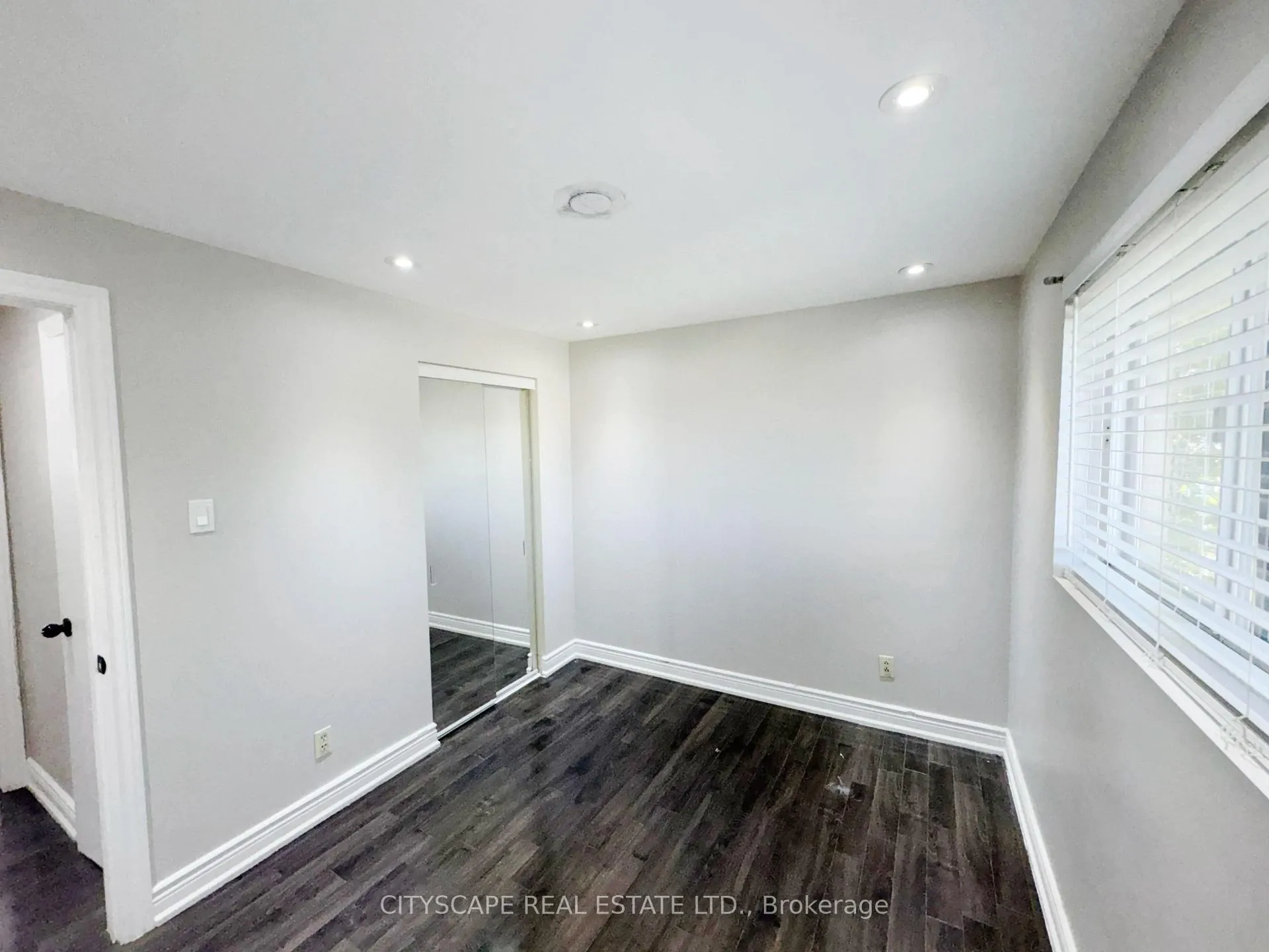 Photo 26 of 345 Silverstone Drive, Etobicoke, West Humber-Clairville — HOMEH