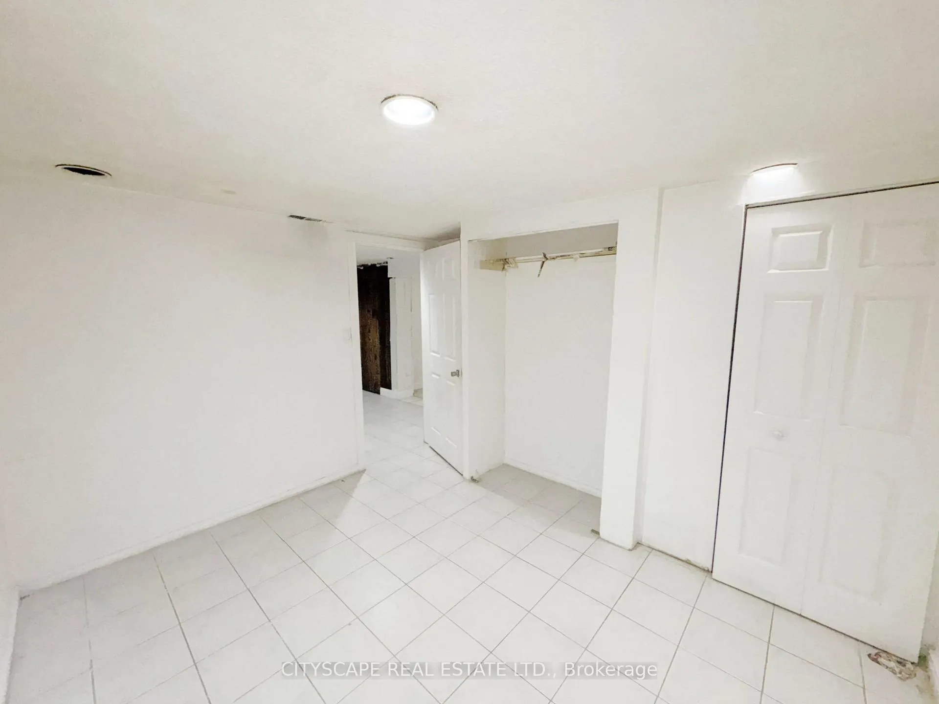 Photo 38 of 345 Silverstone Drive, Etobicoke, West Humber-Clairville — HOMEH