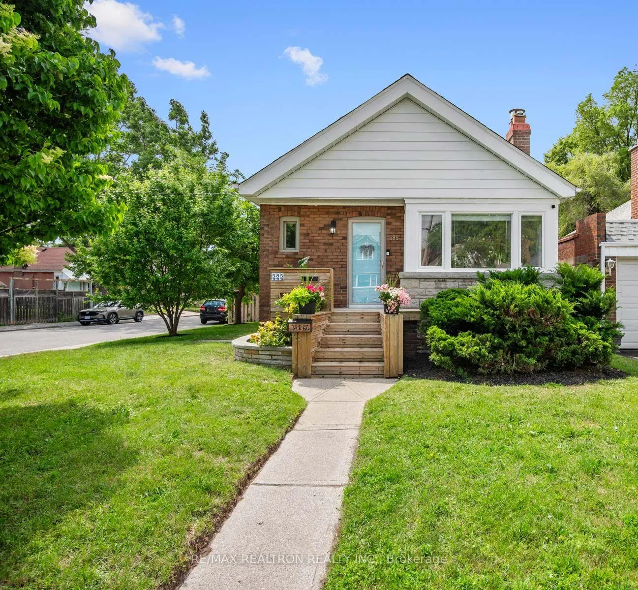 Photo 1 of 585 O'Connor Drive, Toronto, East York — HOMEH