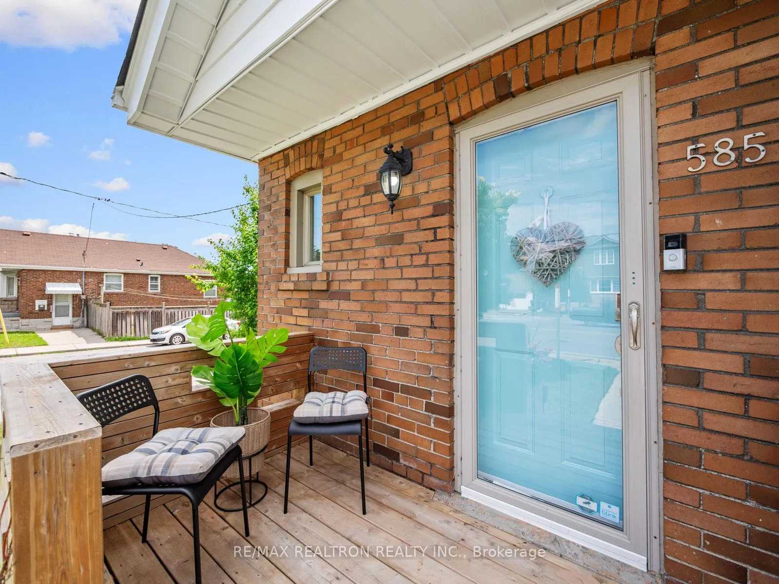 Photo 4 of 585 O'Connor Drive, Toronto, East York — HOMEH