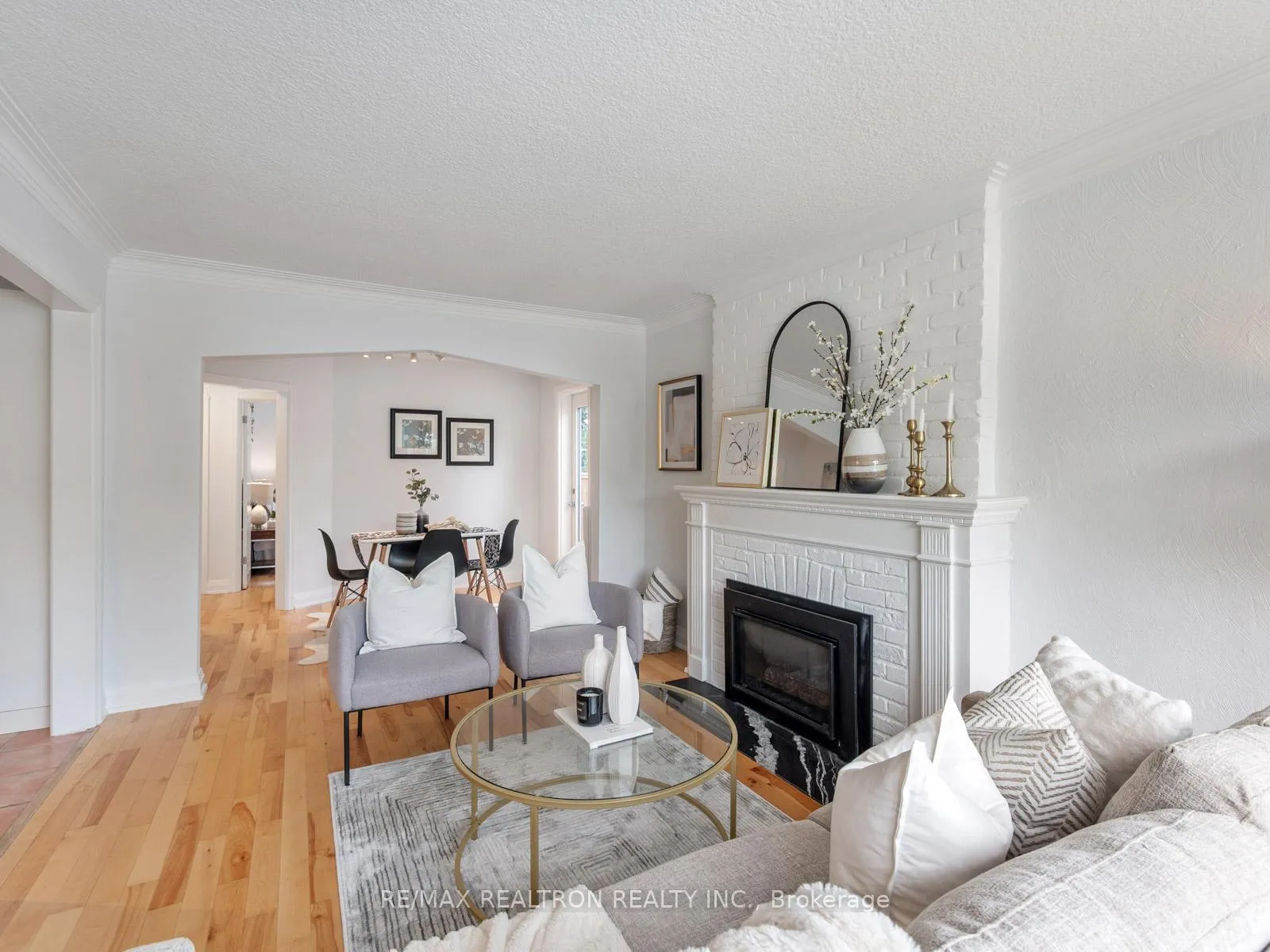 Photo 9 of 585 O'Connor Drive, Toronto, East York — HOMEH