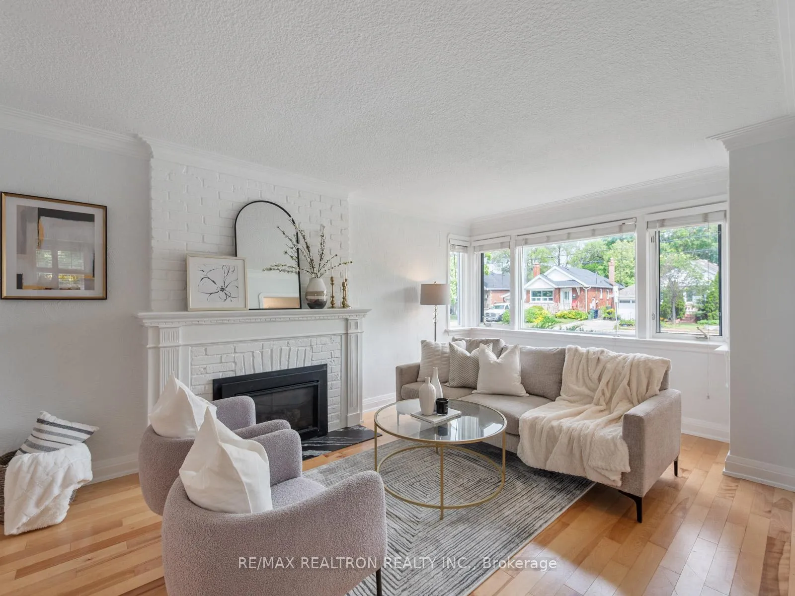 Photo 10 of 585 O'Connor Drive, Toronto, East York — HOMEH
