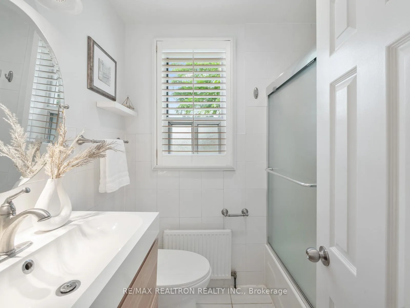 Photo 17 of 585 O'Connor Drive, Toronto, East York — HOMEH