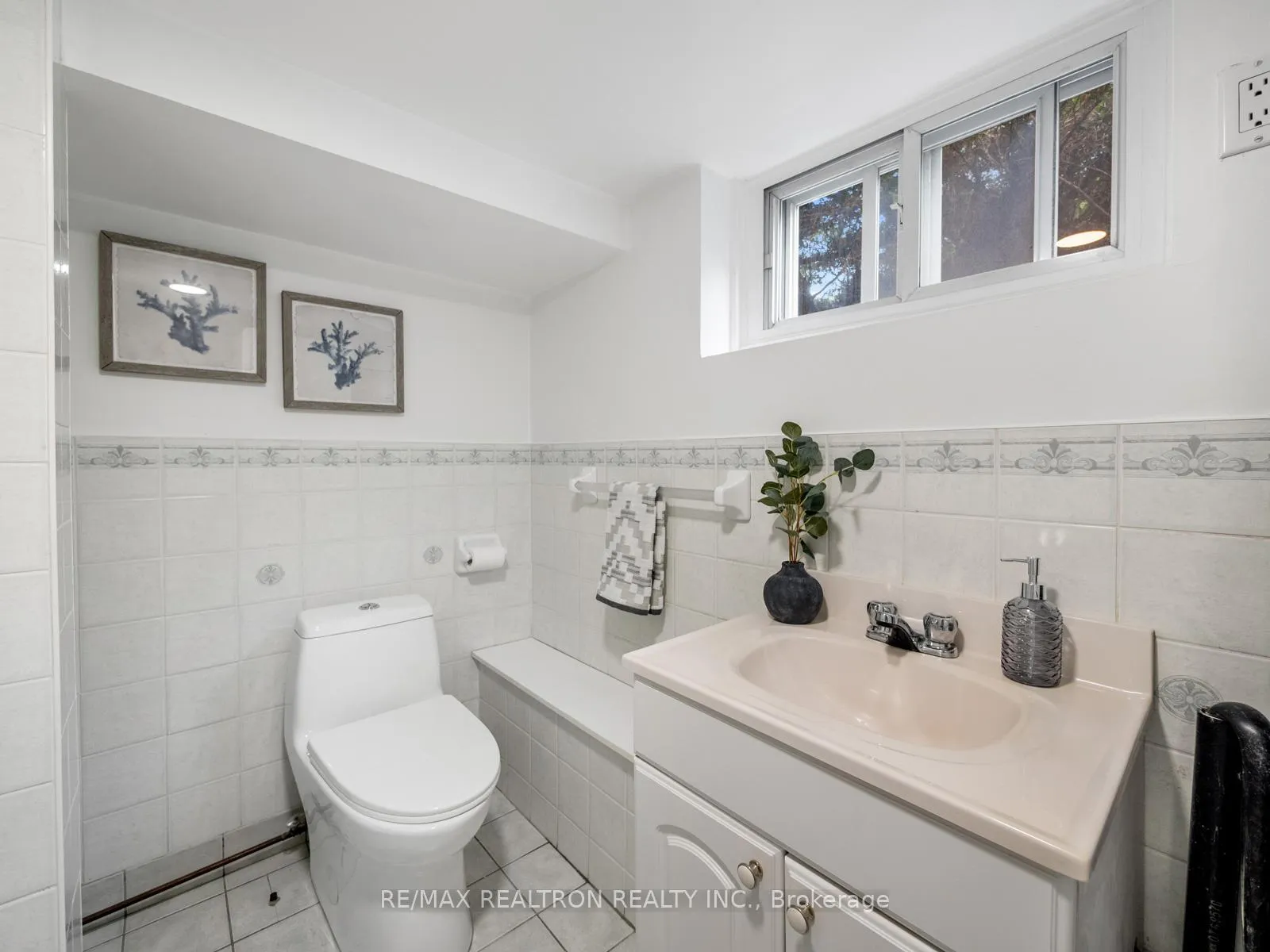 Photo 25 of 585 O'Connor Drive, Toronto, East York — HOMEH
