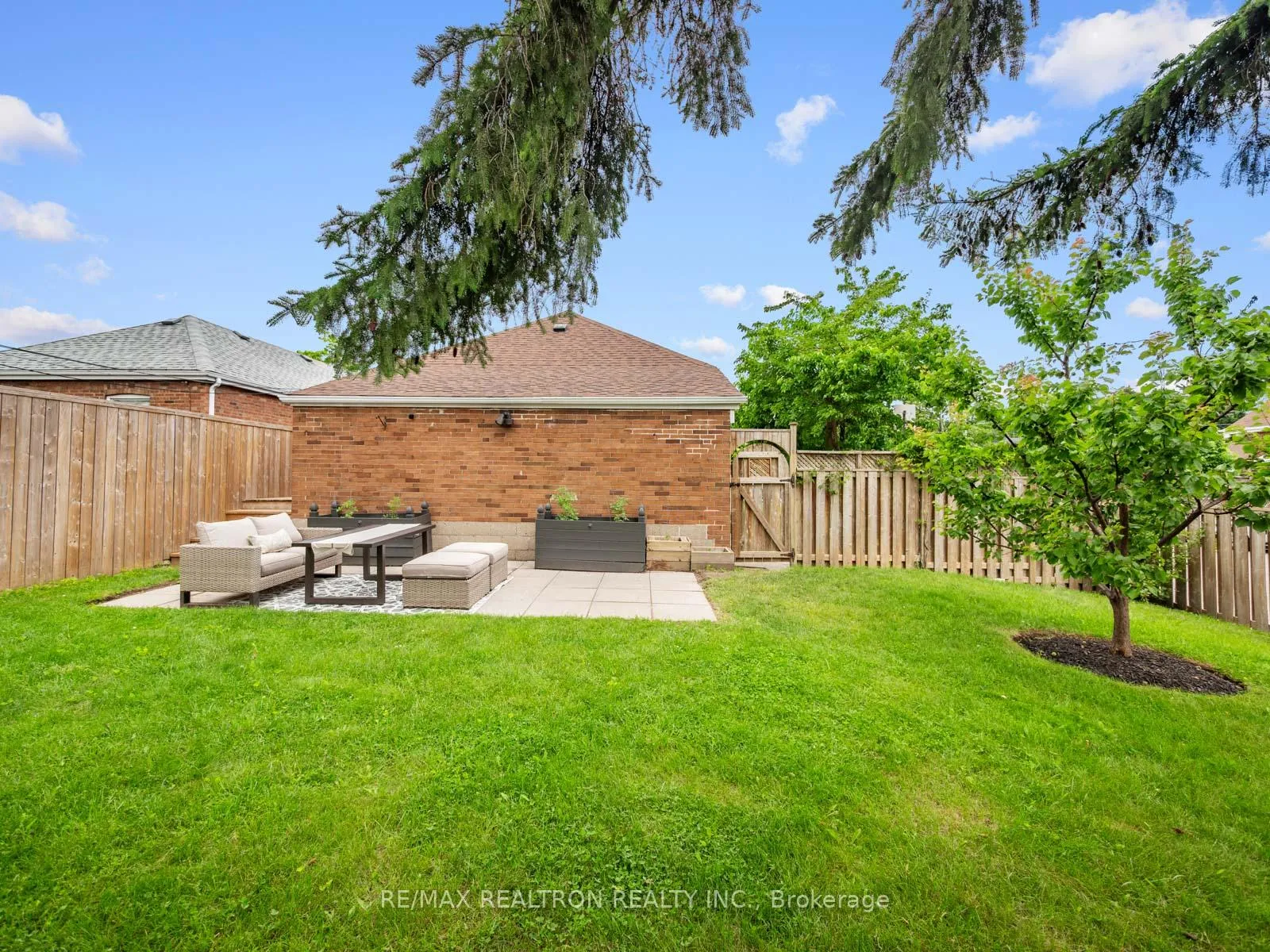 Photo 27 of 585 O'Connor Drive, Toronto, East York — HOMEH