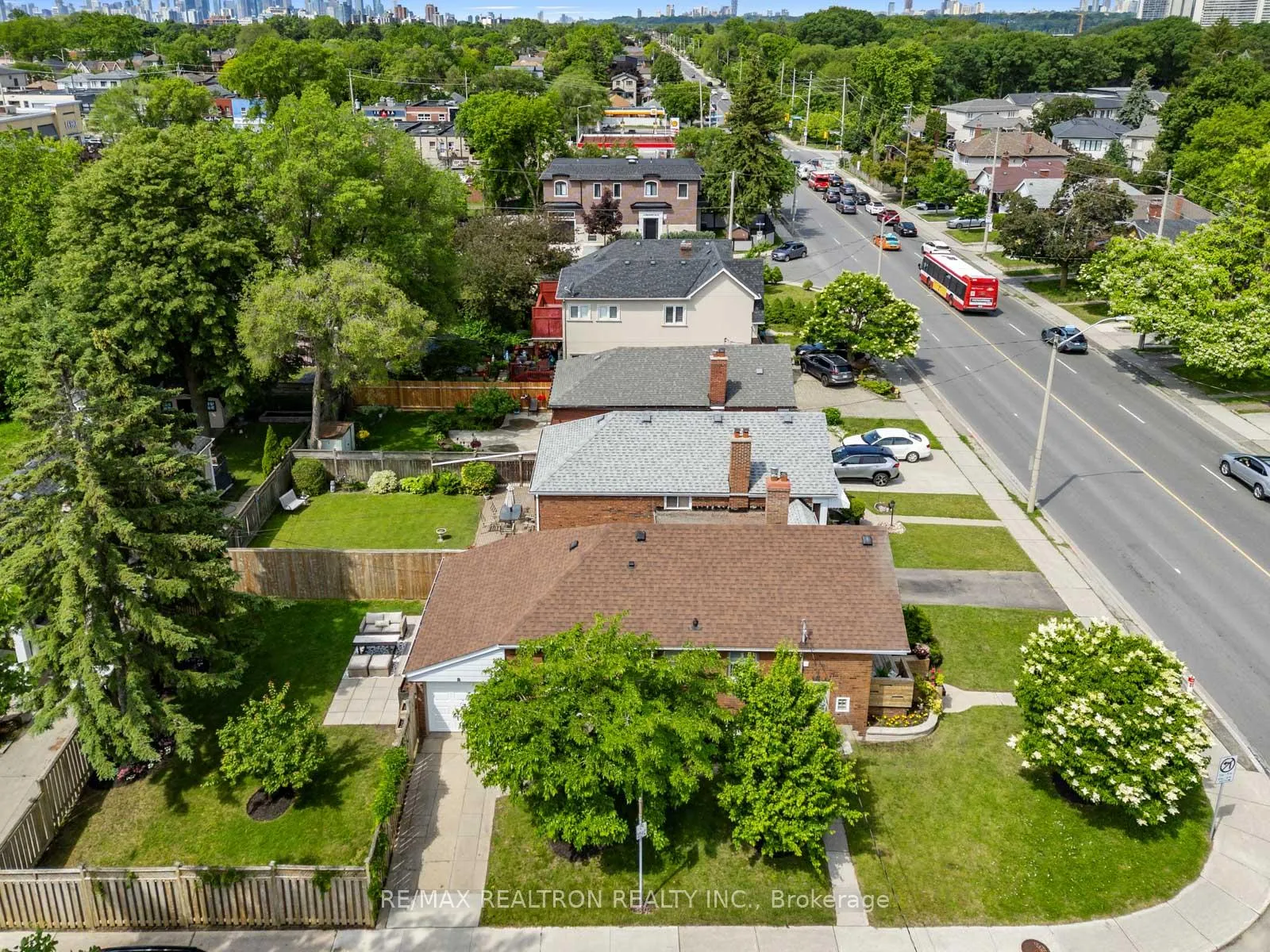 Photo 31 of 585 O'Connor Drive, Toronto, East York — HOMEH