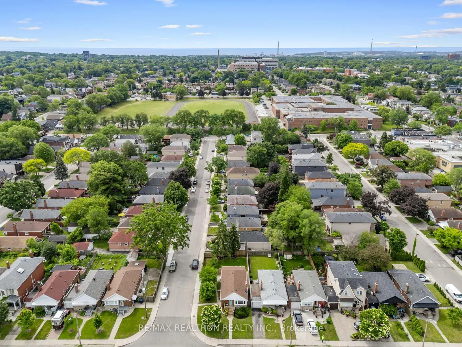 Photo 33 of 585 O'Connor Drive, Toronto, East York — HOMEH