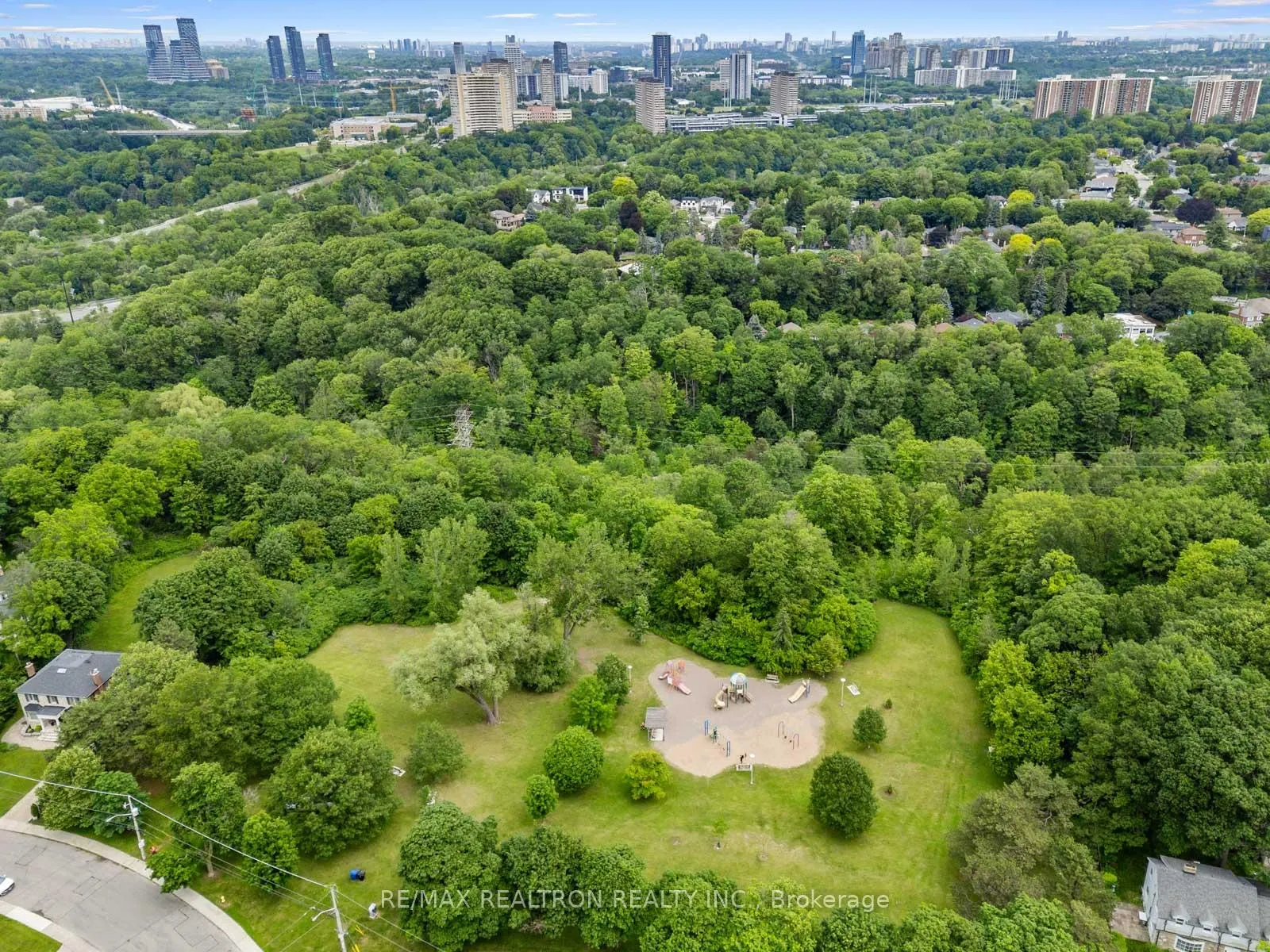 Photo 34 of 585 O'Connor Drive, Toronto, East York — HOMEH