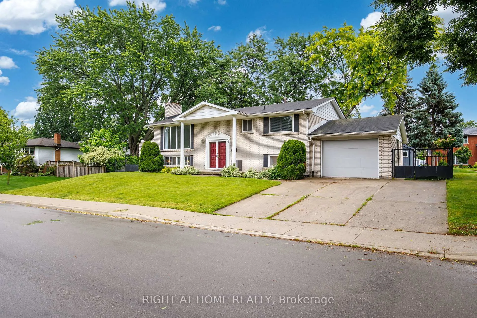 Photo 1 of 39 San Francisco Avenue, Hamilton, Mountview — HOMEH