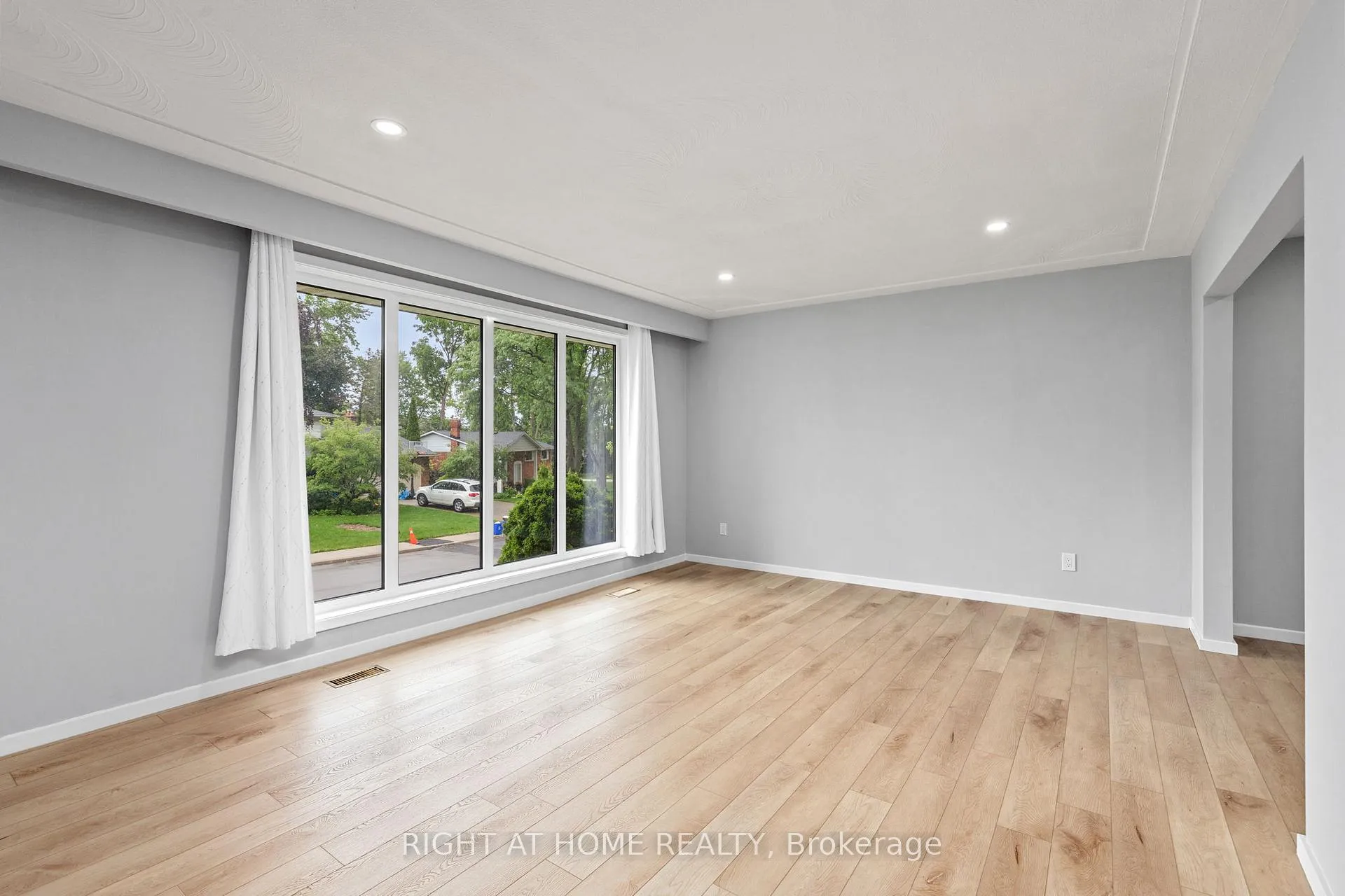 Photo 4 of 39 San Francisco Avenue, Hamilton, Mountview — HOMEH