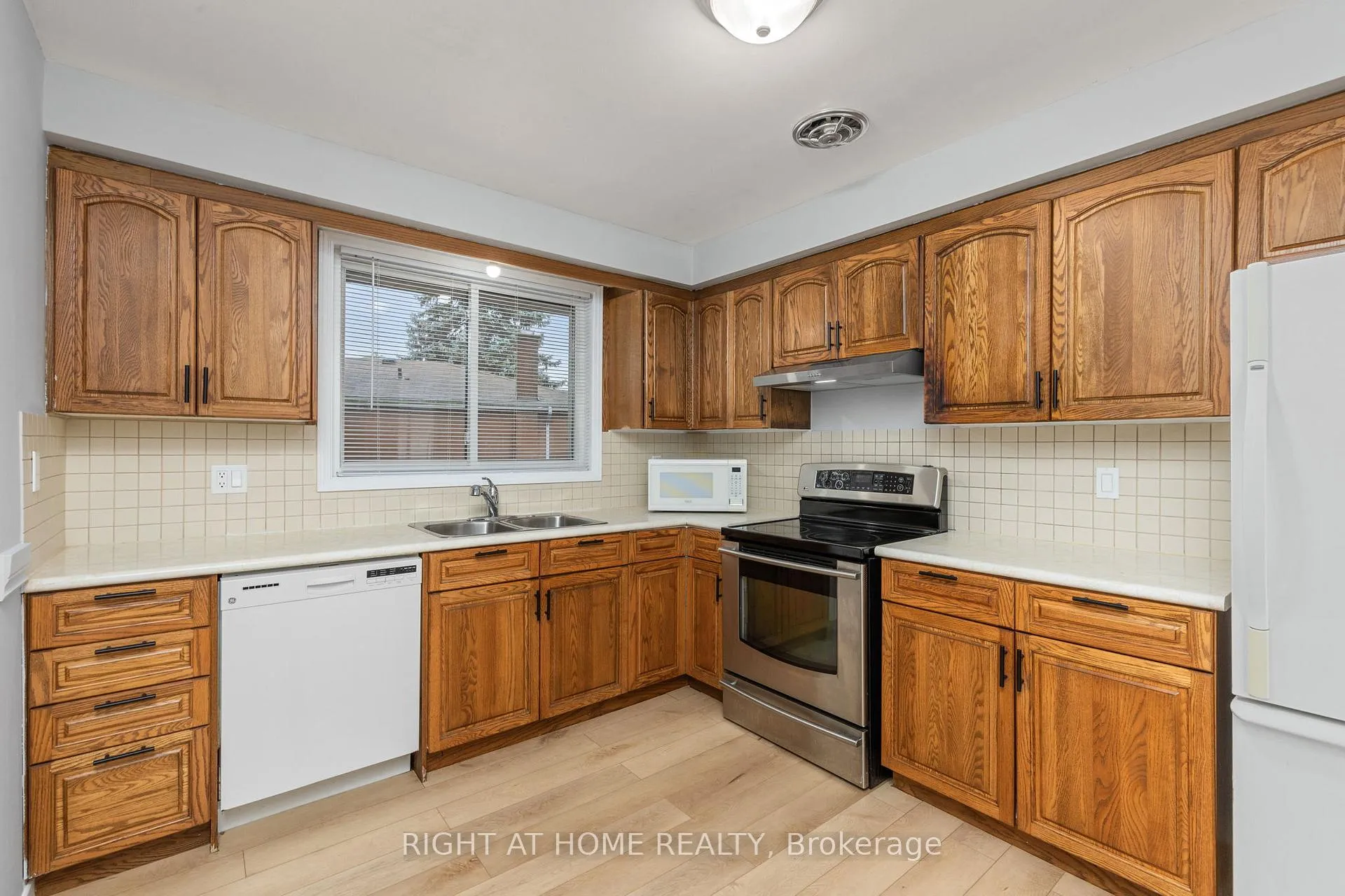 Photo 10 of 39 San Francisco Avenue, Hamilton, Mountview — HOMEH