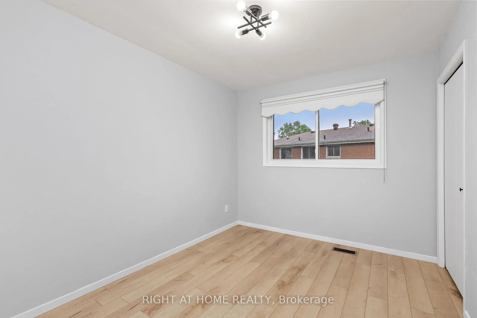 Photo 13 of 39 San Francisco Avenue, Hamilton, Mountview — HOMEH
