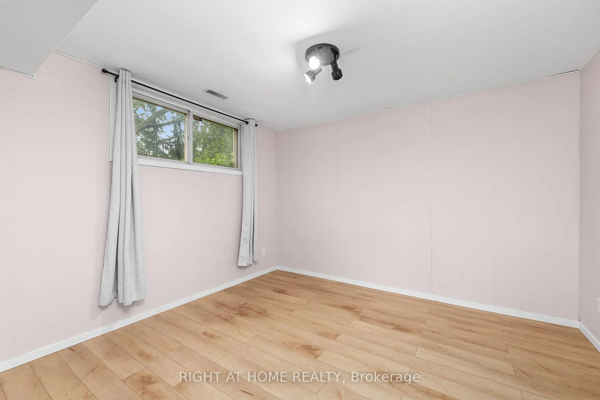 Photo 24 of 39 San Francisco Avenue, Hamilton, Mountview — HOMEH