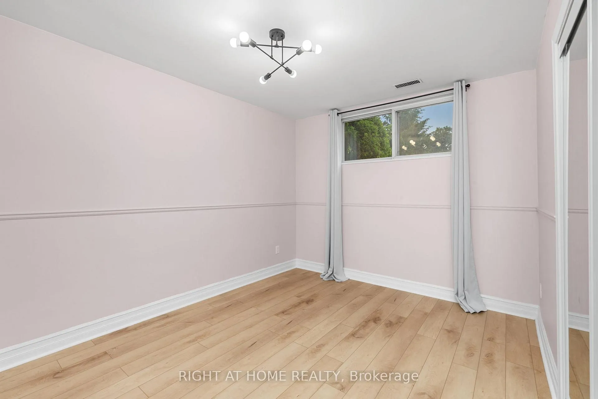 Photo 28 of 39 San Francisco Avenue, Hamilton, Mountview — HOMEH