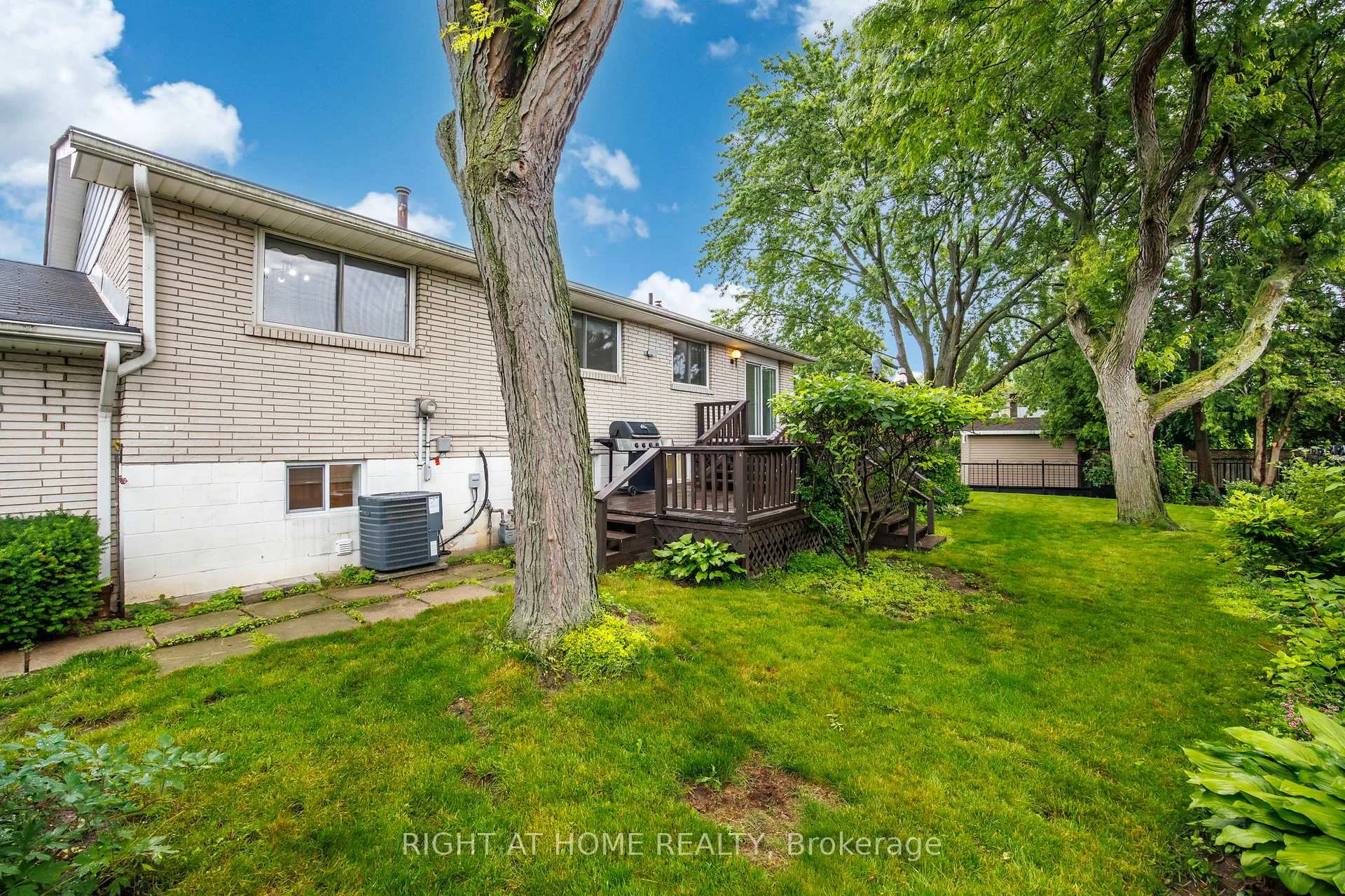 Photo 35 of 39 San Francisco Avenue, Hamilton, Mountview — HOMEH