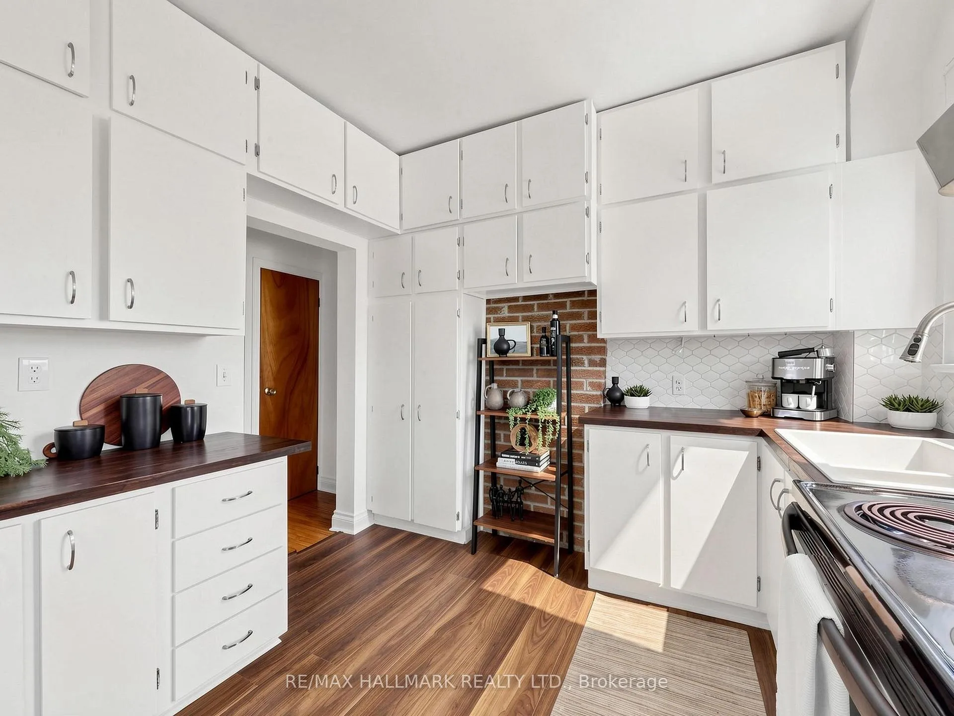 Photo 10 of 12 Richard Avenue, Toronto, Greenwood-Coxwell — HOMEH