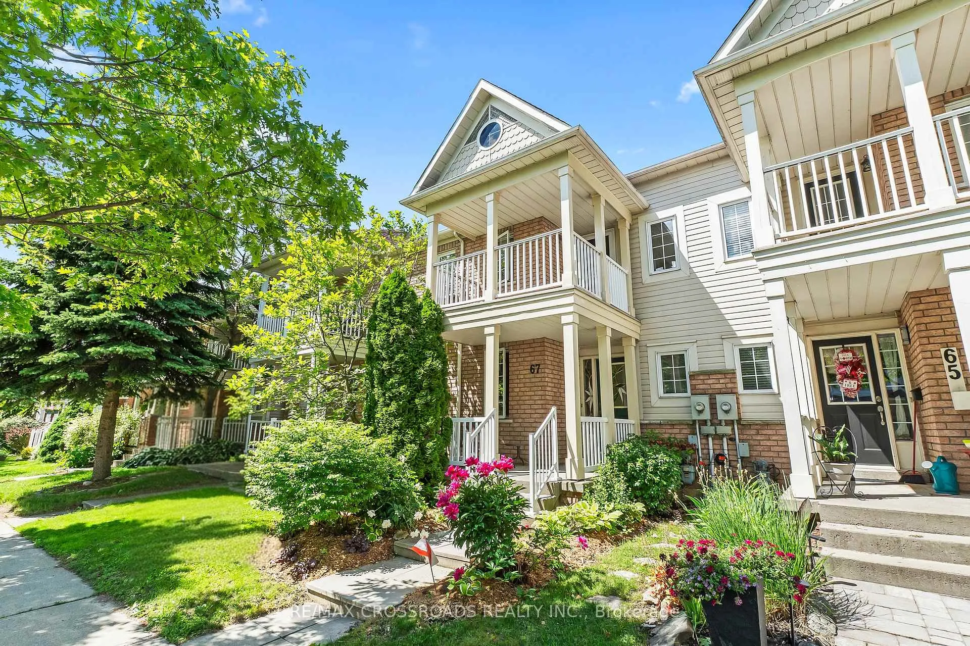 Front of Unit R67, 67 Regatta Crescent