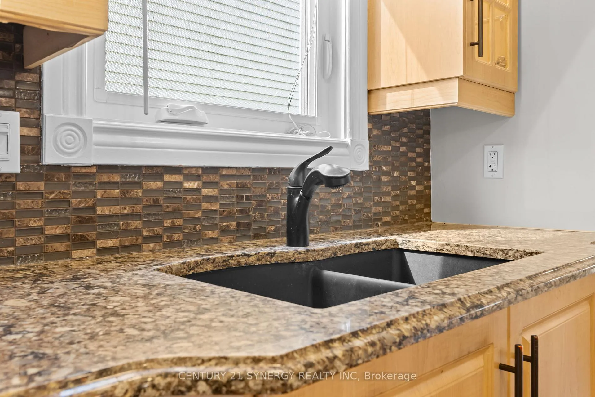 Photo 10 of 1626 Prestwick Drive, Ottawa, Queenswood Heights South — HOMEH