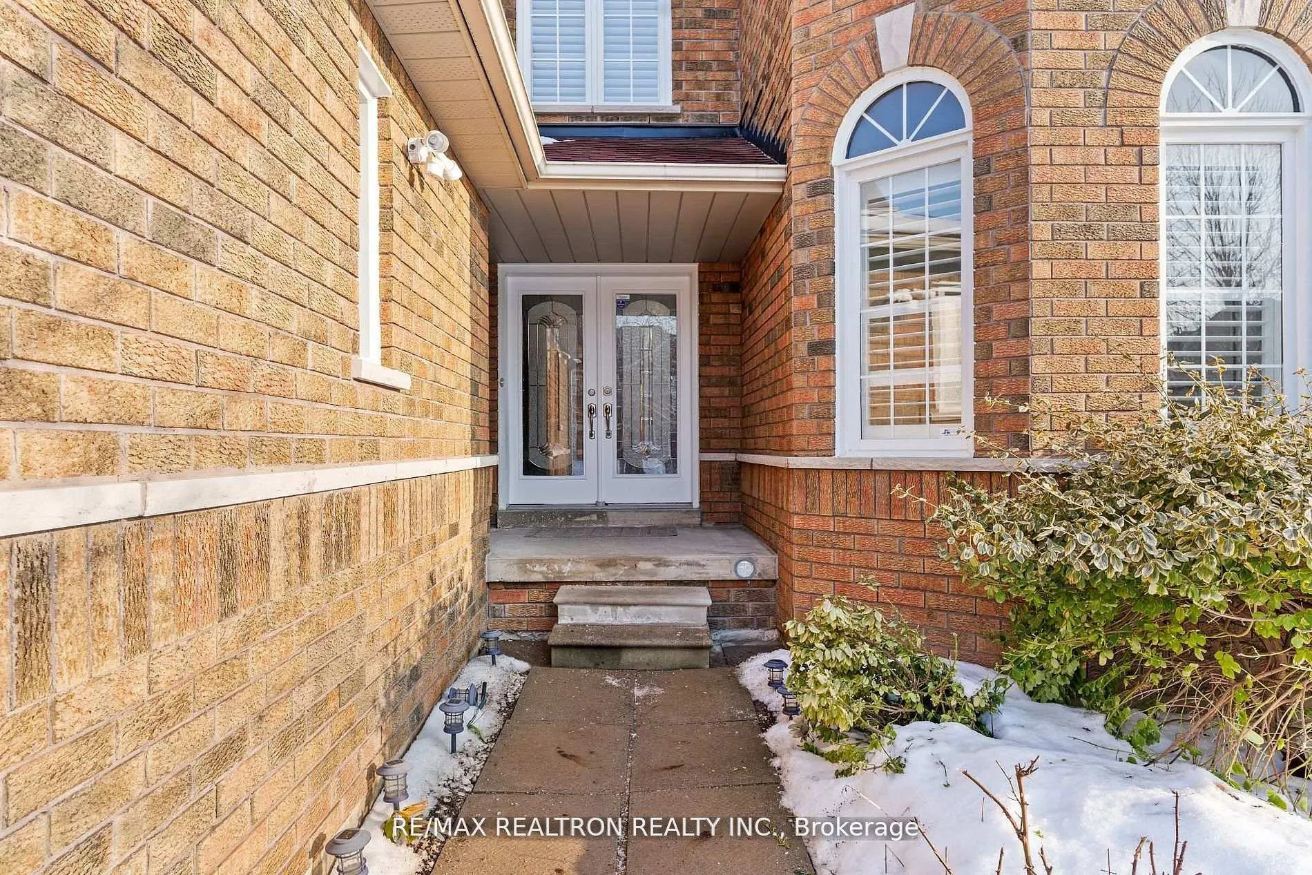 Photo 2 of 13 Freeston Crescent, Ajax, Central West — HOMEH