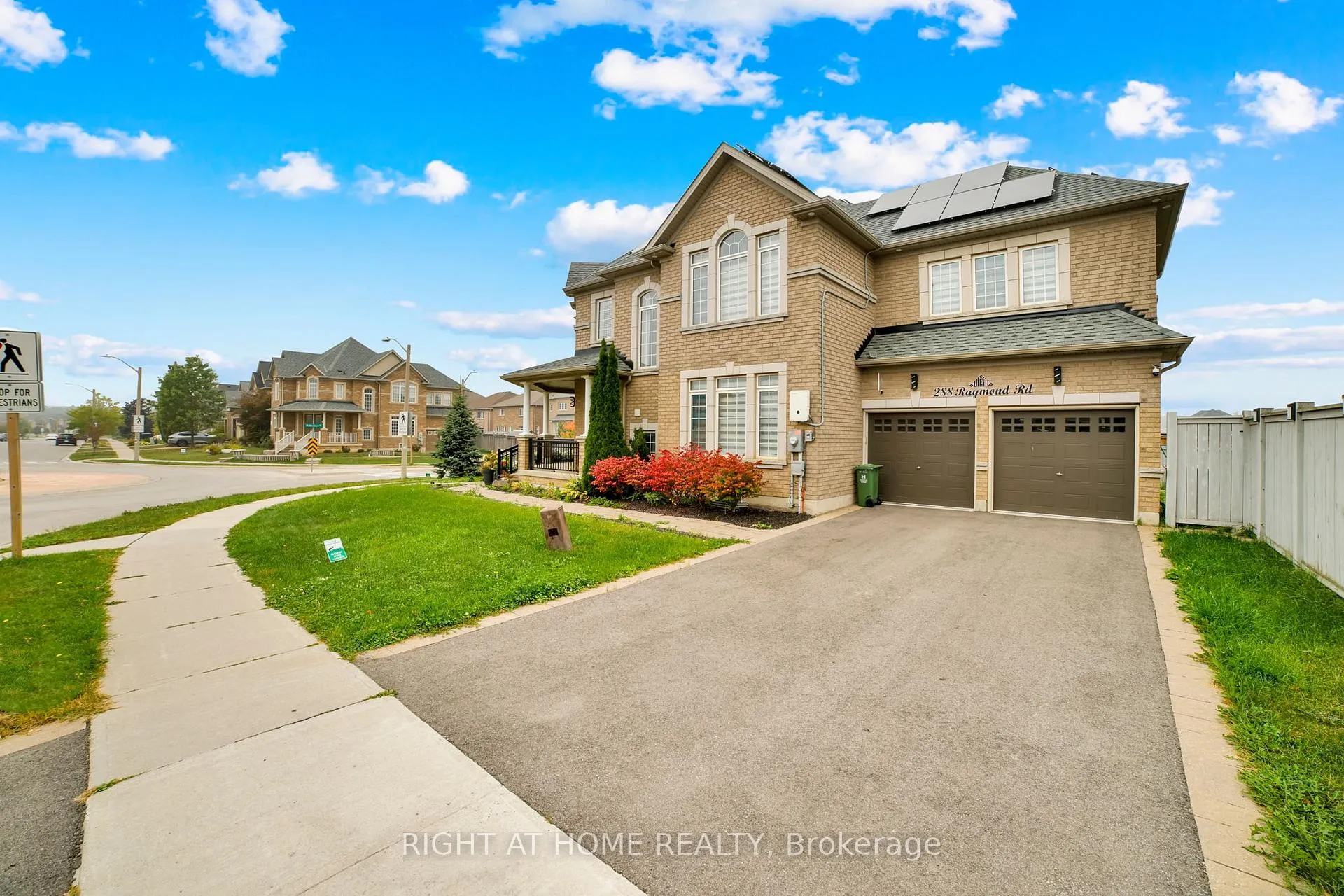 Photo 2 of 288 Raymond Road, Hamilton, Meadowlands — HOMEH