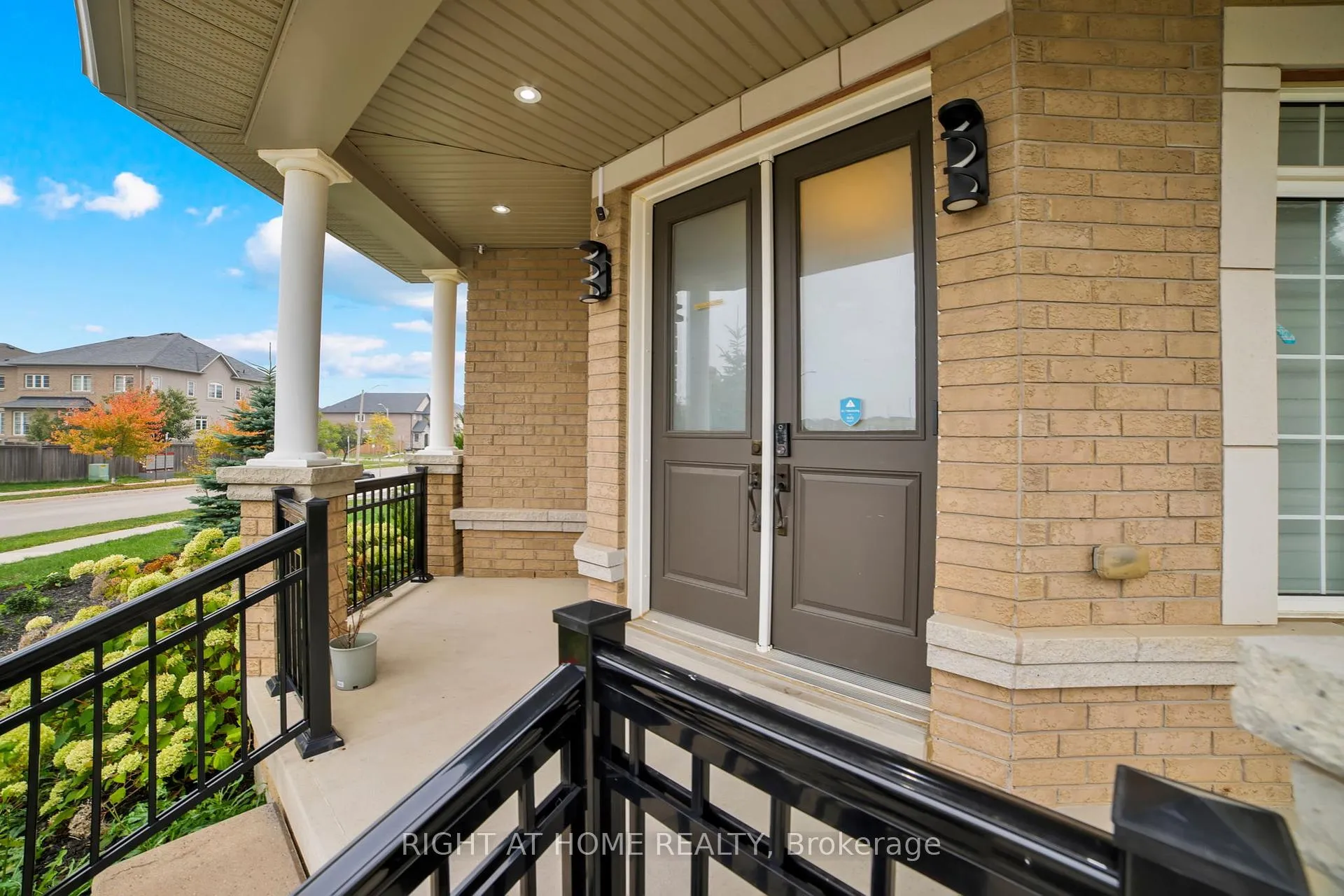 Photo 3 of 288 Raymond Road, Hamilton, Meadowlands — HOMEH