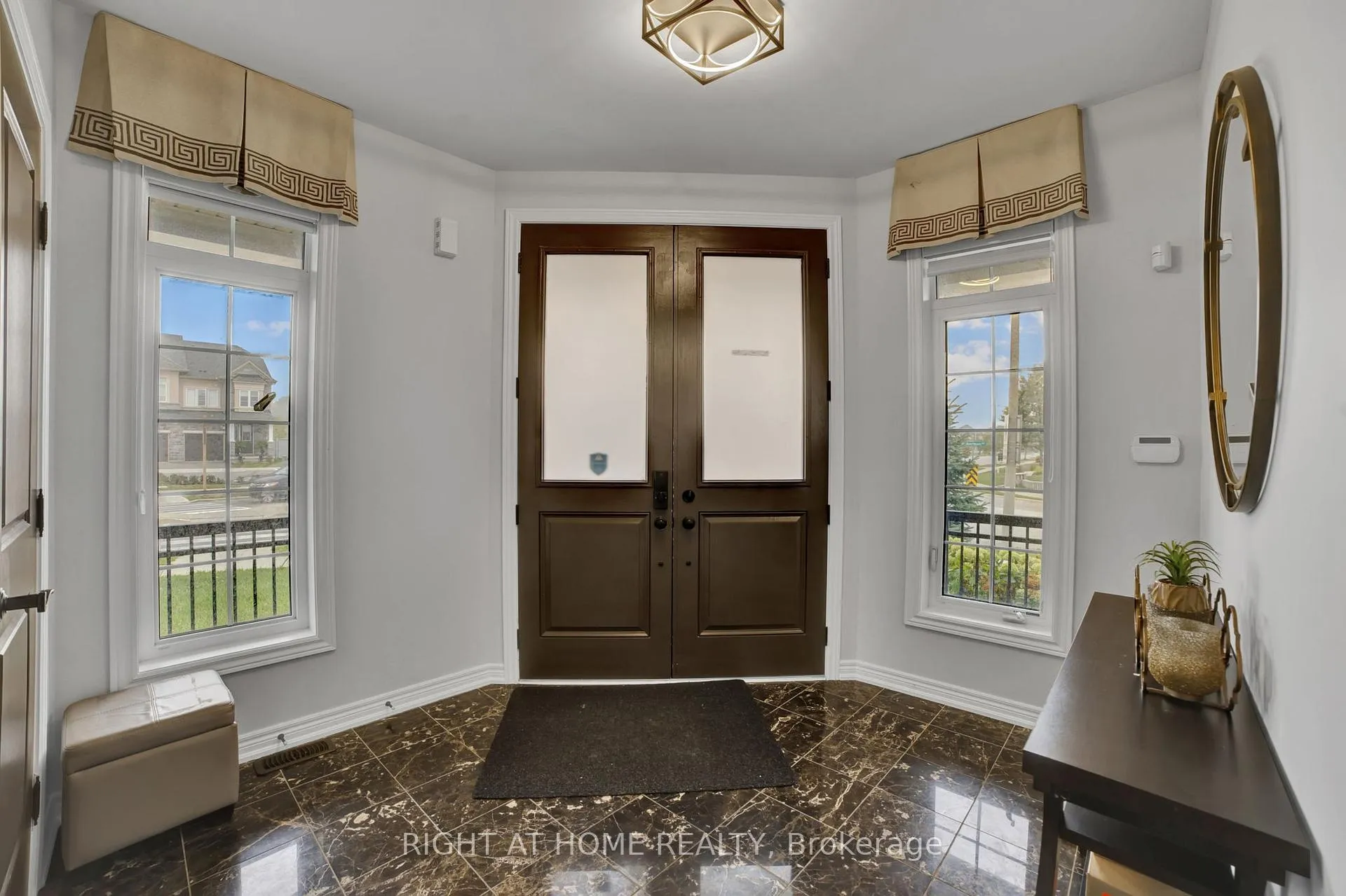 Photo 4 of 288 Raymond Road, Hamilton, Meadowlands — HOMEH