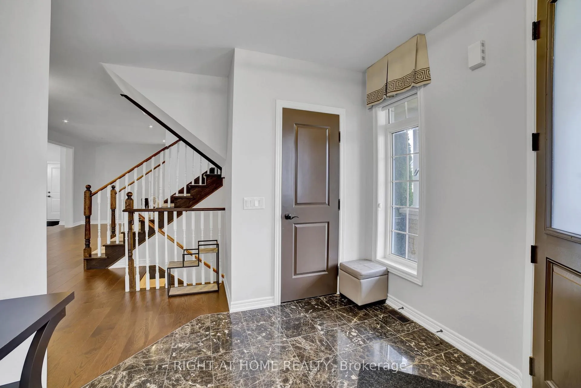Photo 5 of 288 Raymond Road, Hamilton, Meadowlands — HOMEH