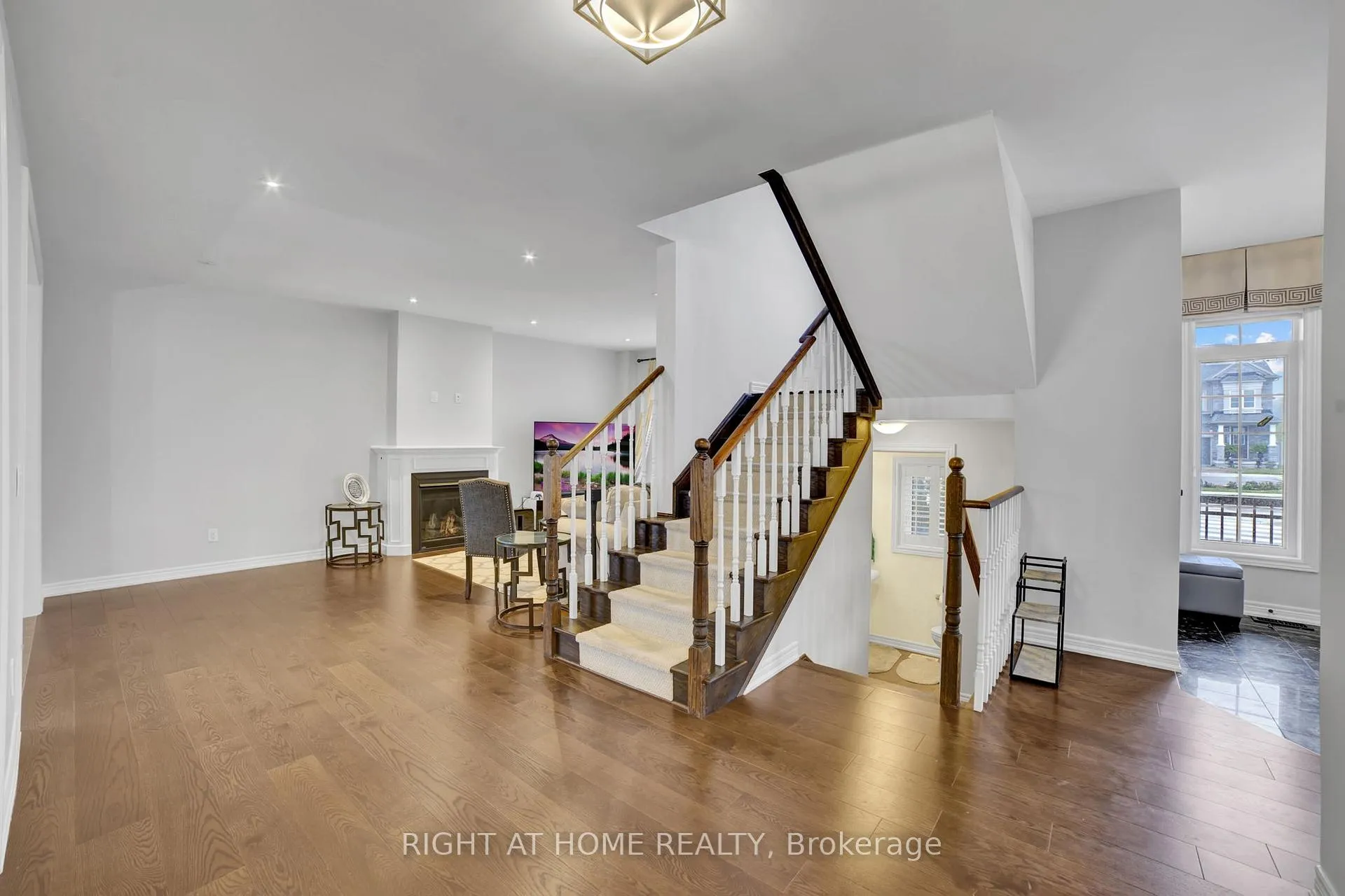 Photo 7 of 288 Raymond Road, Hamilton, Meadowlands — HOMEH
