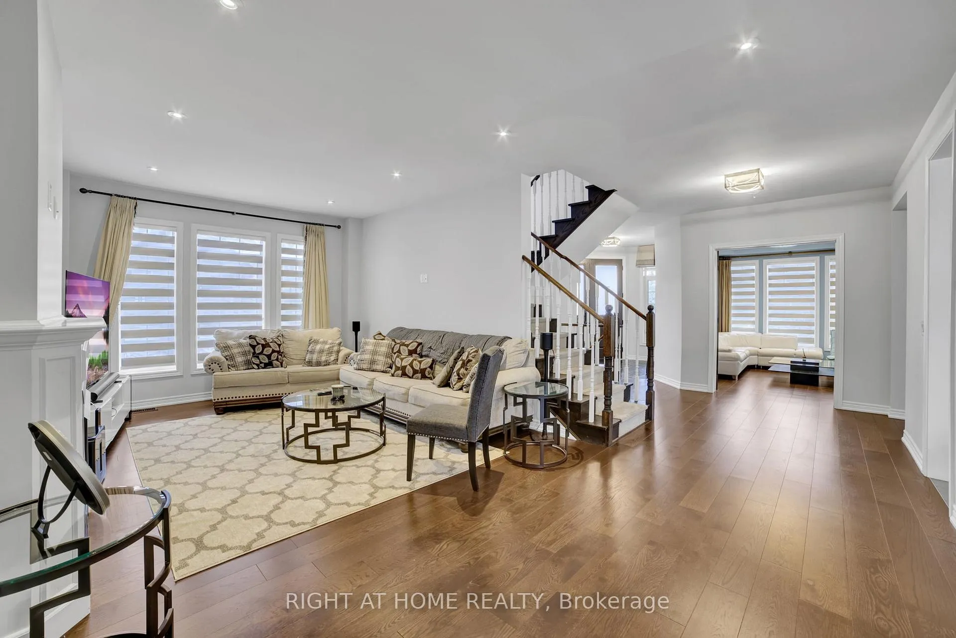 Photo 10 of 288 Raymond Road, Hamilton, Meadowlands — HOMEH
