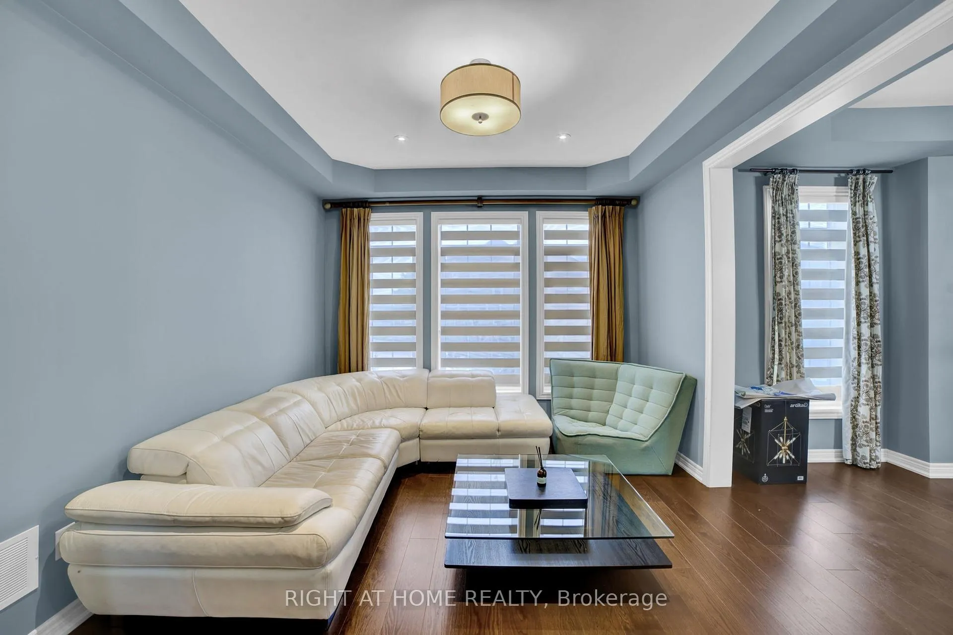 Photo 12 of 288 Raymond Road, Hamilton, Meadowlands — HOMEH