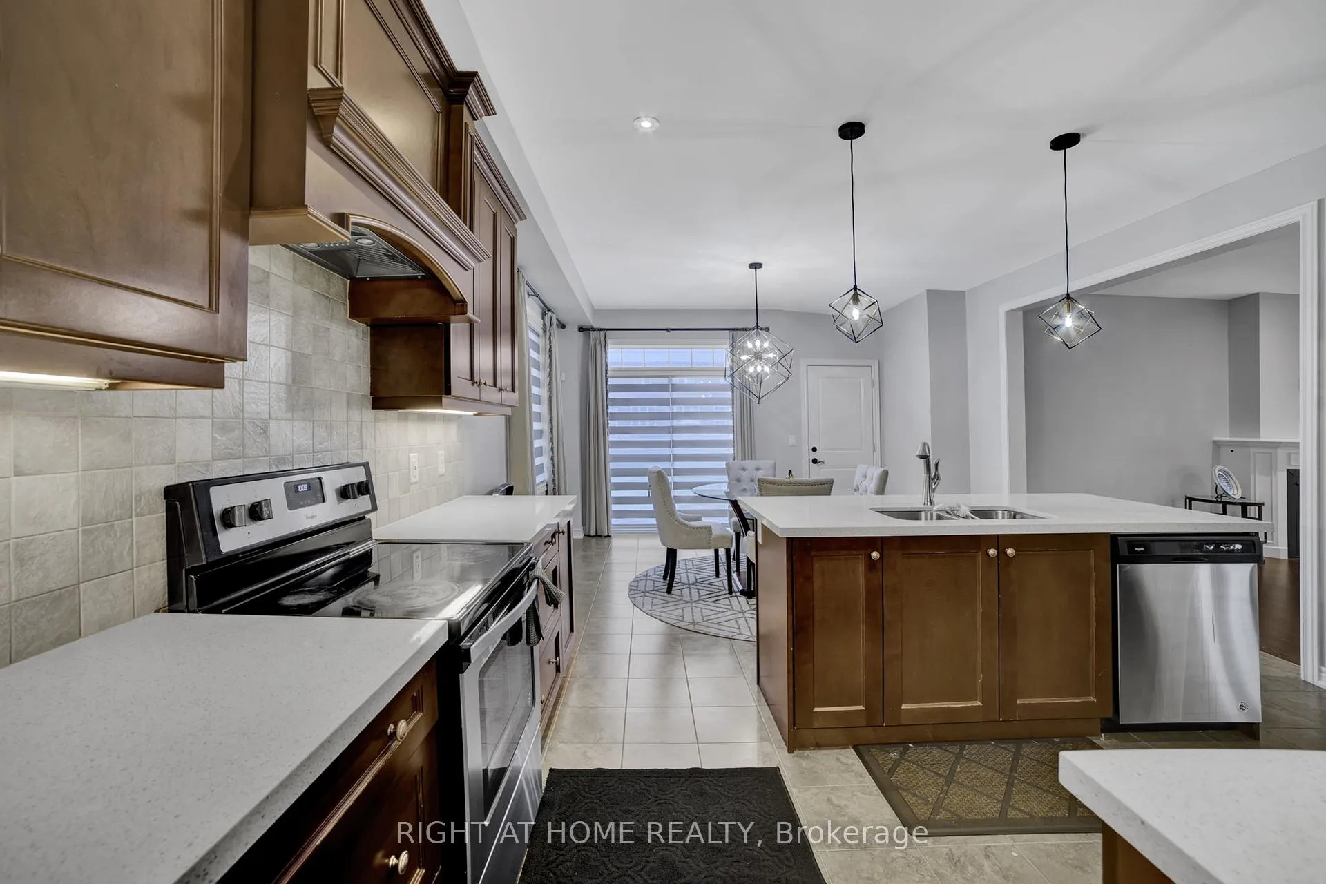 Photo 15 of 288 Raymond Road, Hamilton, Meadowlands — HOMEH