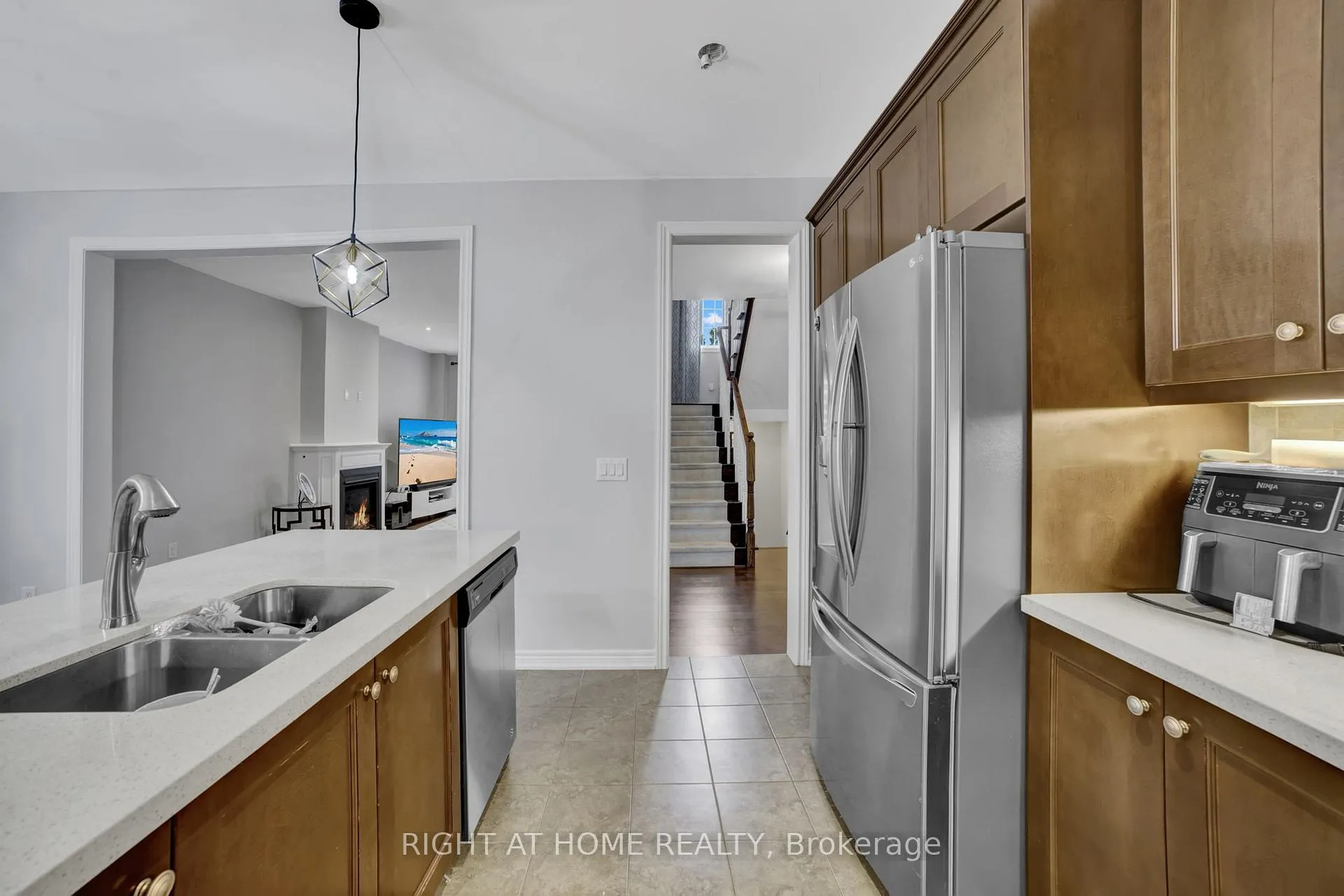 Photo 17 of 288 Raymond Road, Hamilton, Meadowlands — HOMEH