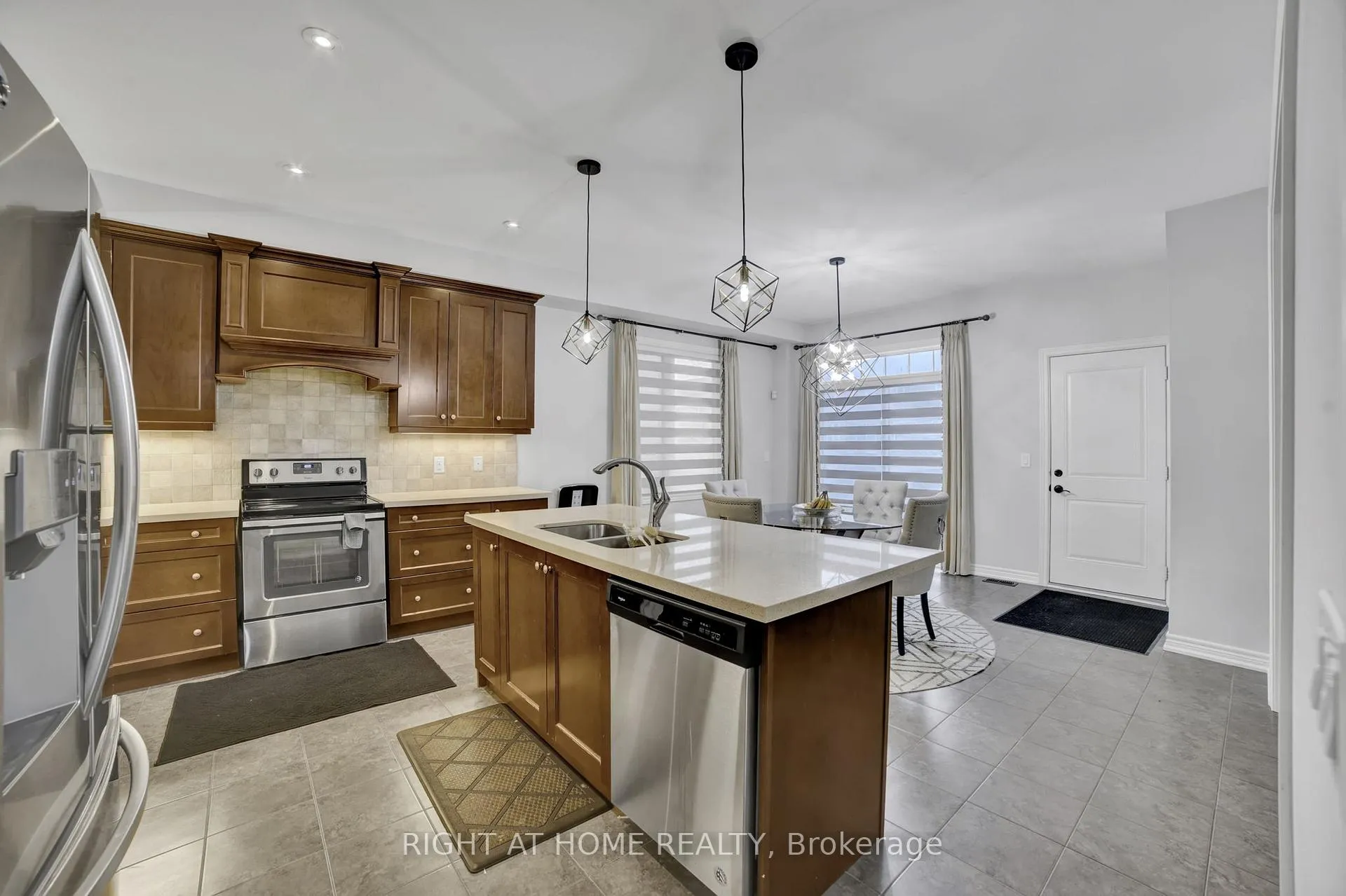 Photo 18 of 288 Raymond Road, Hamilton, Meadowlands — HOMEH