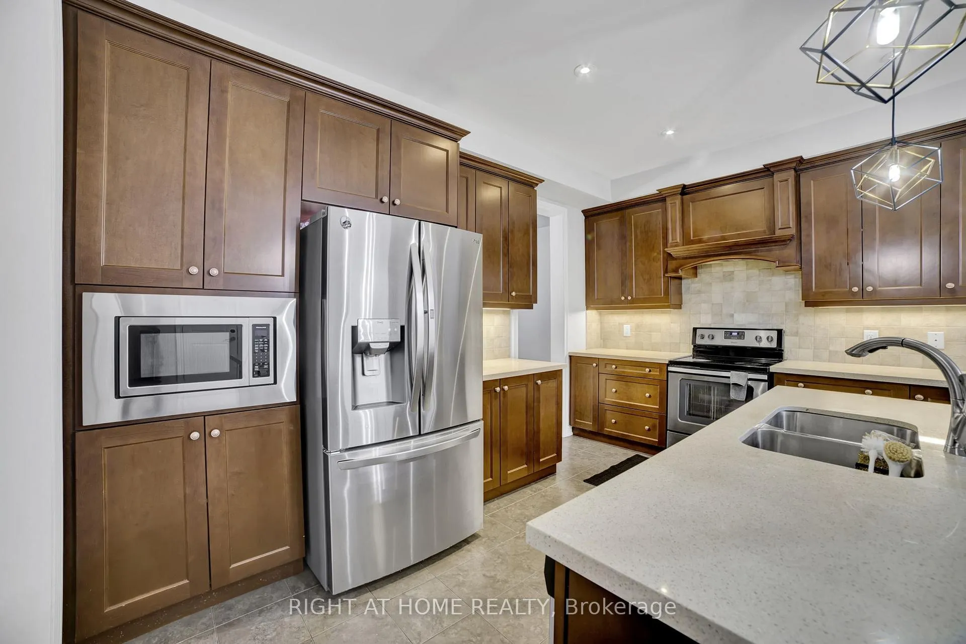 Photo 19 of 288 Raymond Road, Hamilton, Meadowlands — HOMEH