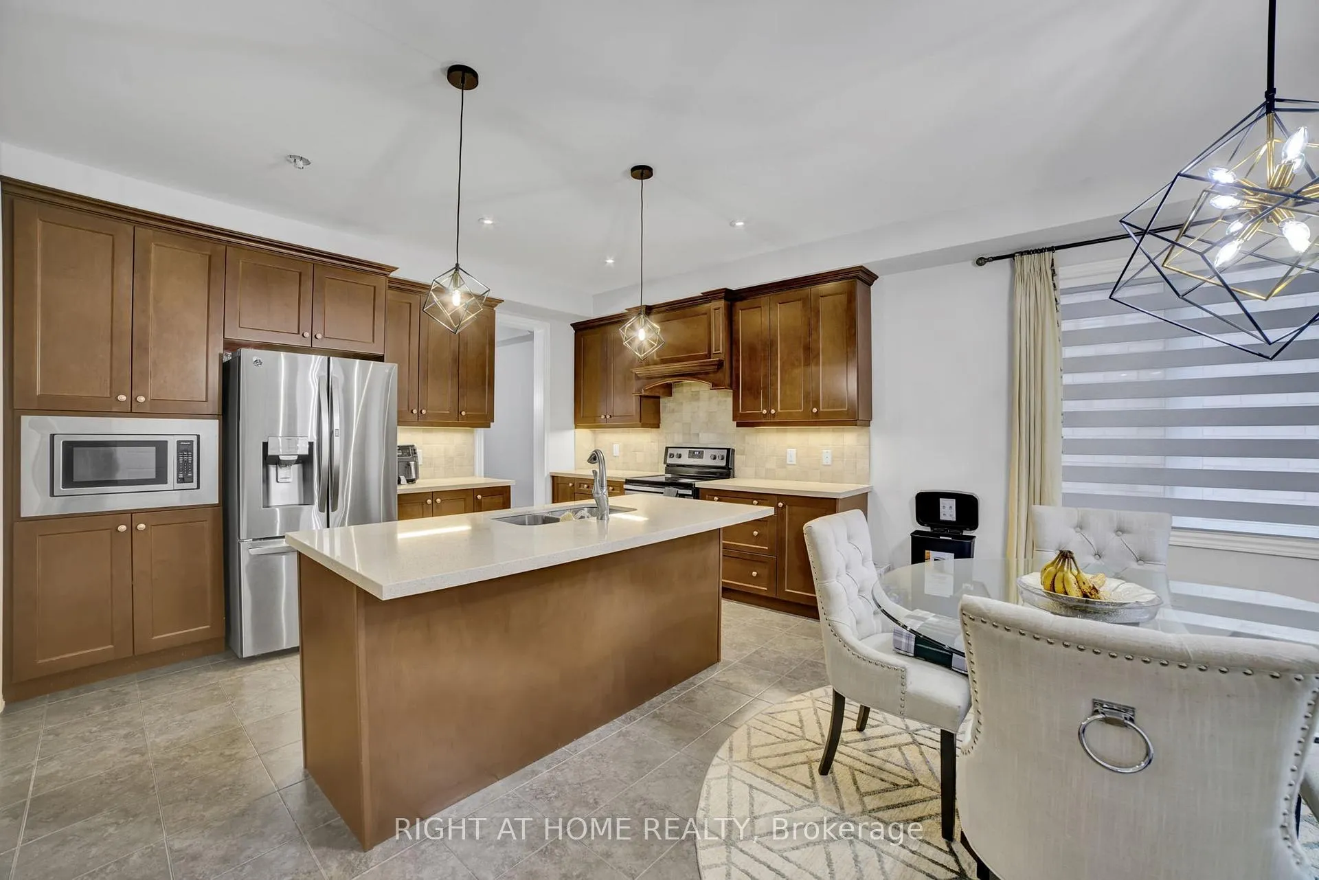 Photo 20 of 288 Raymond Road, Hamilton, Meadowlands — HOMEH