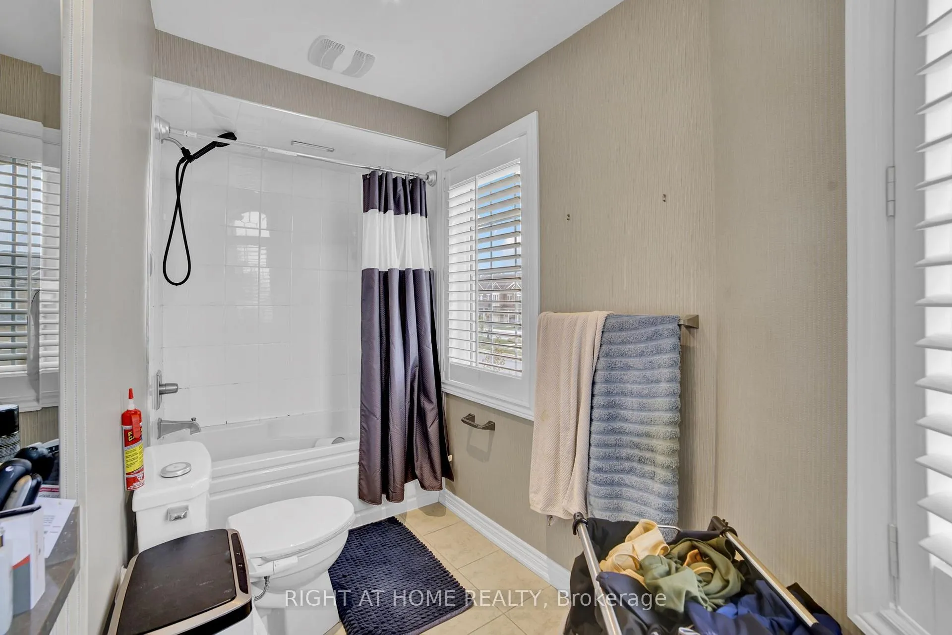Photo 26 of 288 Raymond Road, Hamilton, Meadowlands — HOMEH