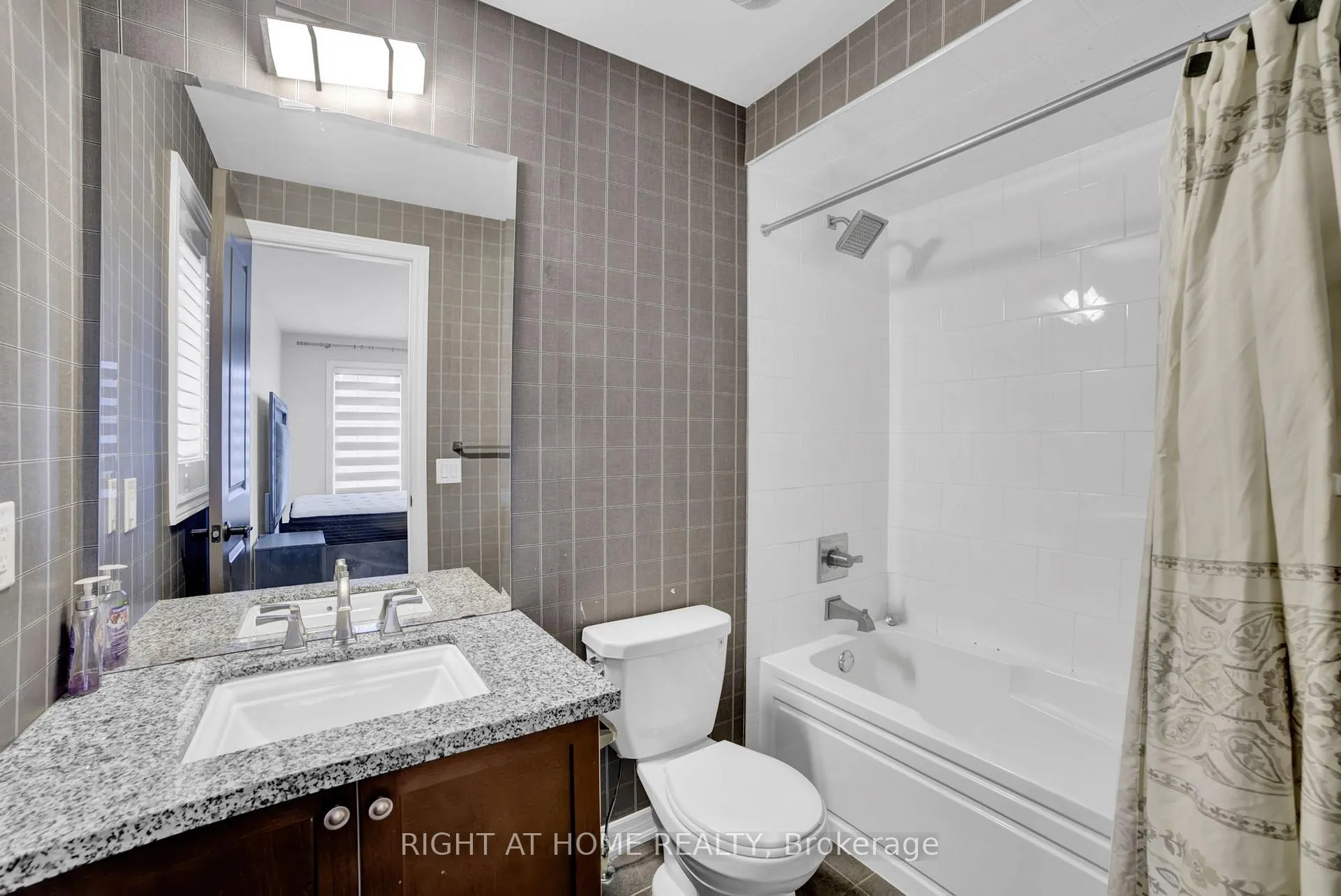 Photo 30 of 288 Raymond Road, Hamilton, Meadowlands — HOMEH